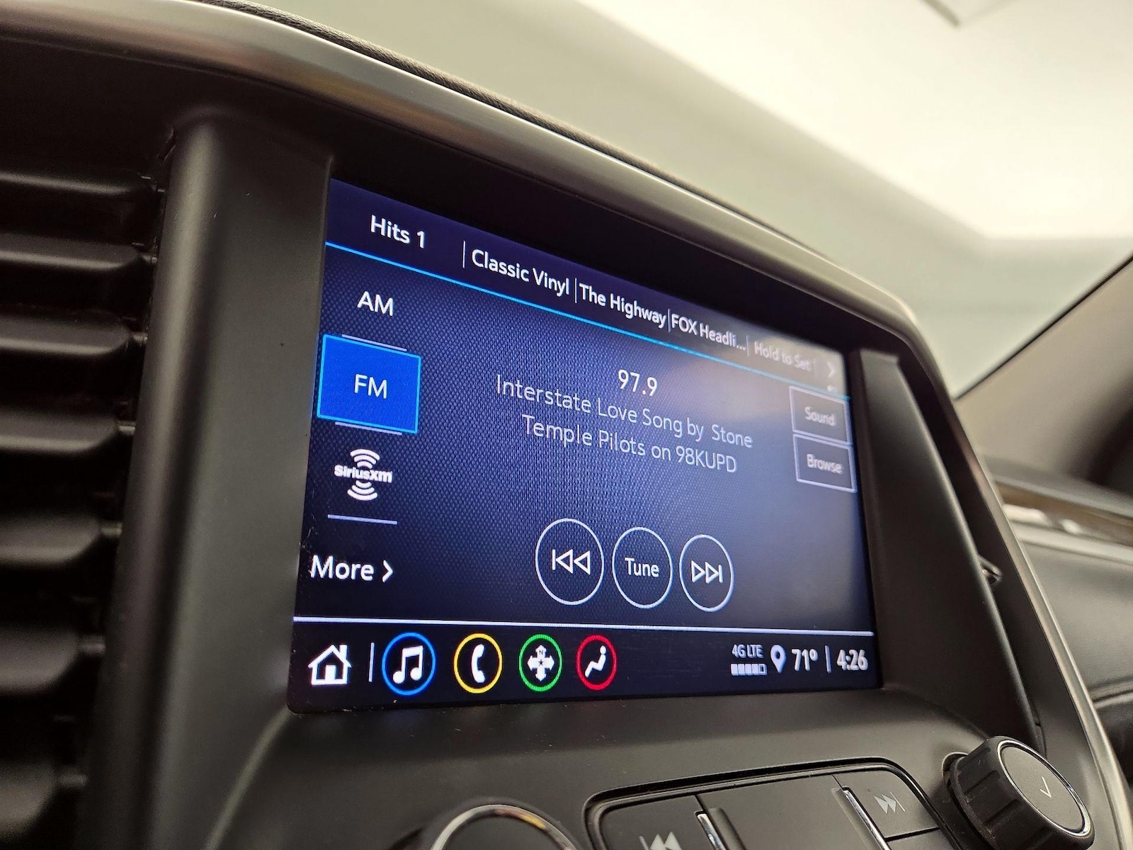 2023 GMC Acadia SLE - Photo 17