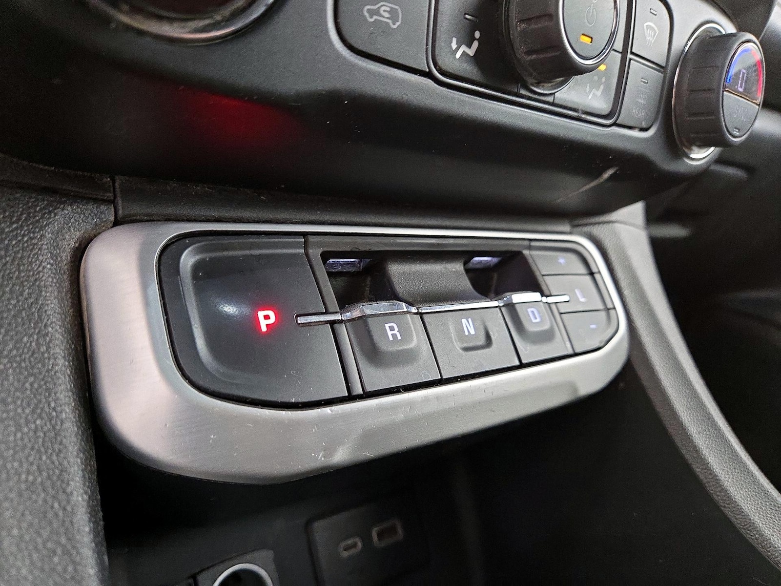 2023 GMC Acadia SLE - Photo 19