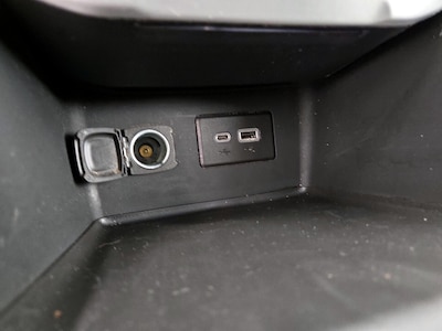 USB/AUX Ports