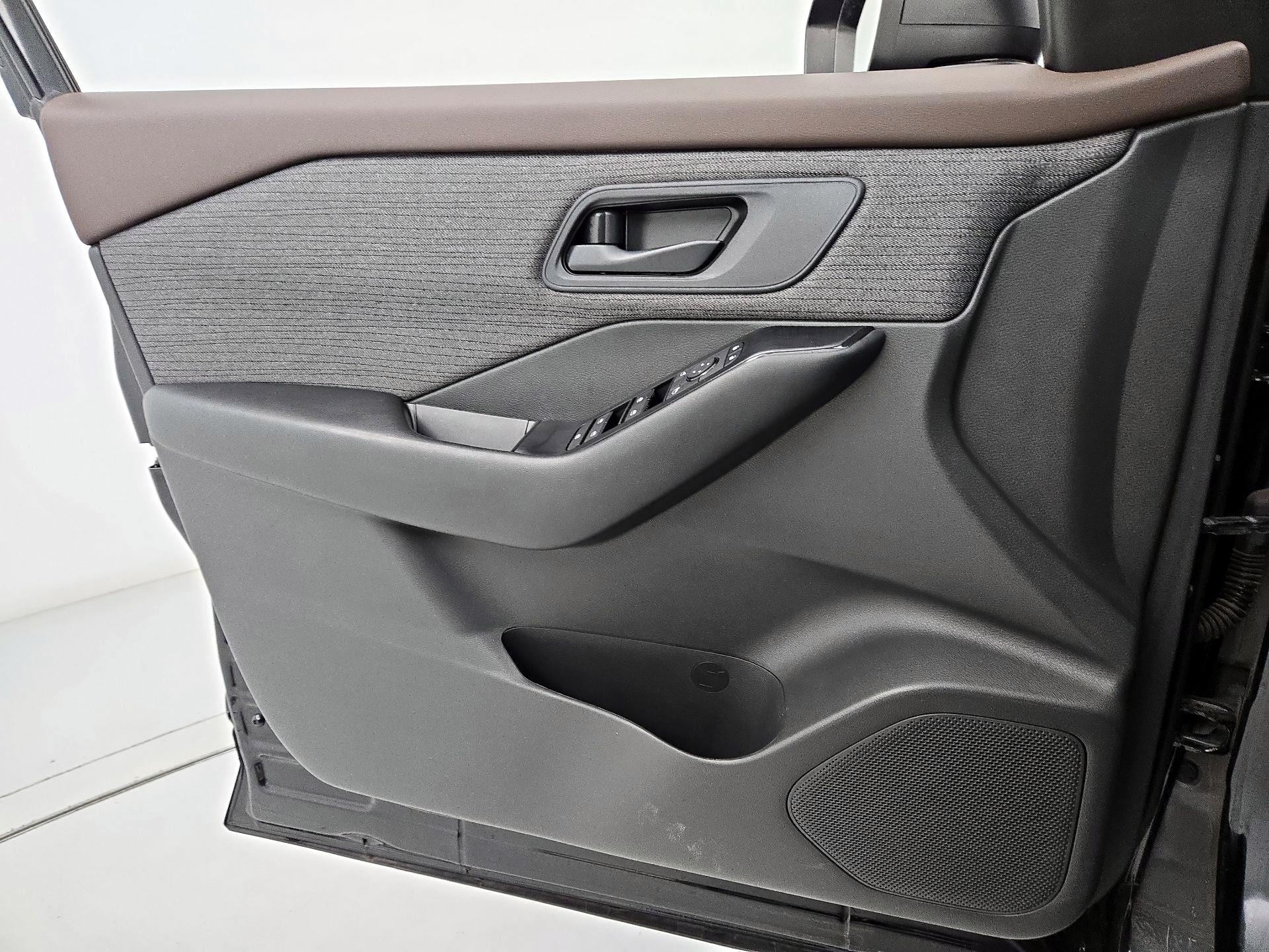 Thumbnail: 2023 Nissan Rogue - 12