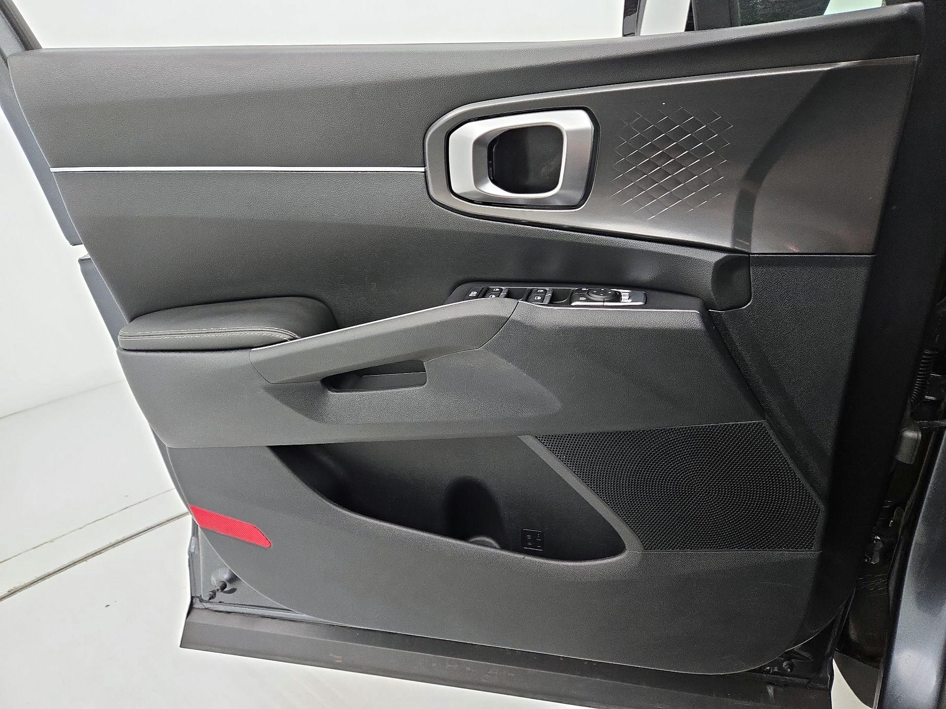 Thumbnail: 2023 Kia Sorento - 12