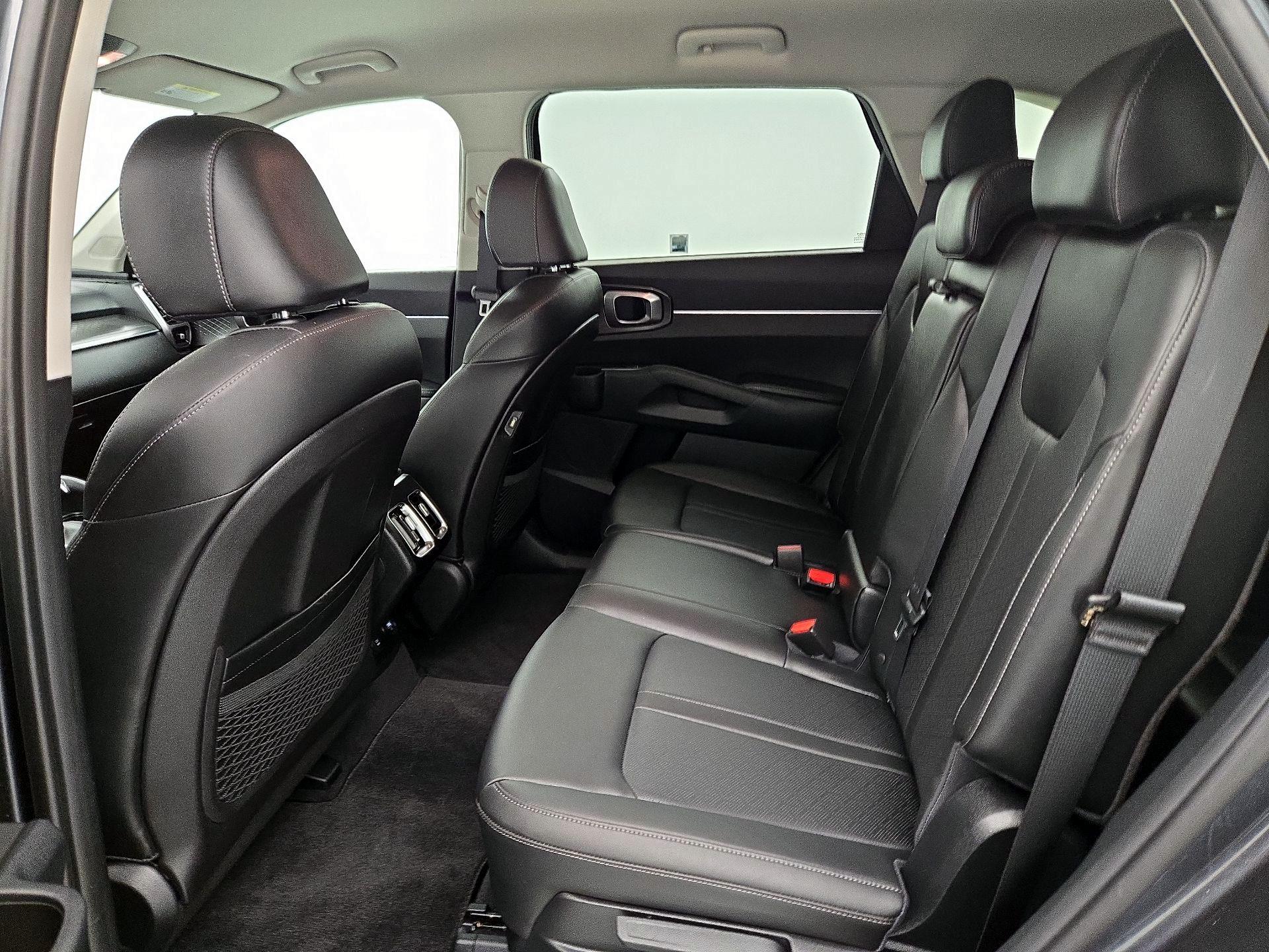 Thumbnail: 2023 Kia Sorento - 20