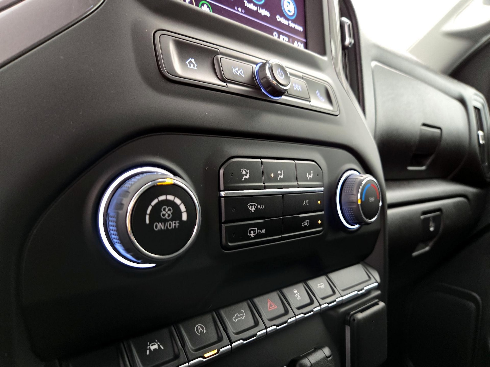 2024 Chevrolet Silverado 1500 Custom - Photo 18