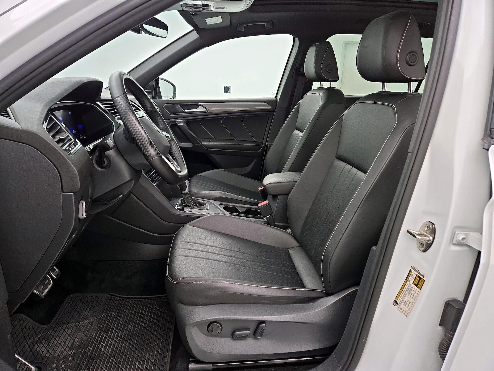 2023 Volkswagen Tiguan SE R-LINE BLACK - Photo 12