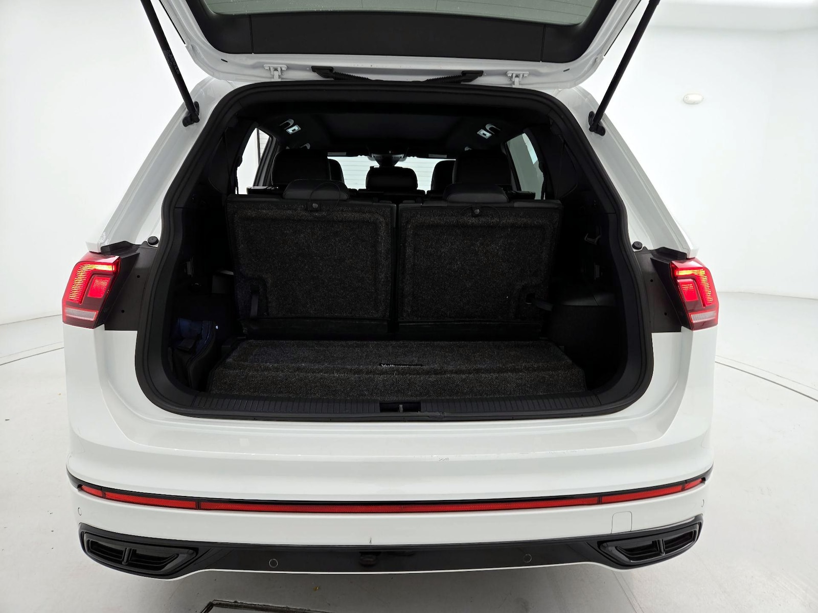 2023 Volkswagen Tiguan SE R-LINE BLACK - Photo 23