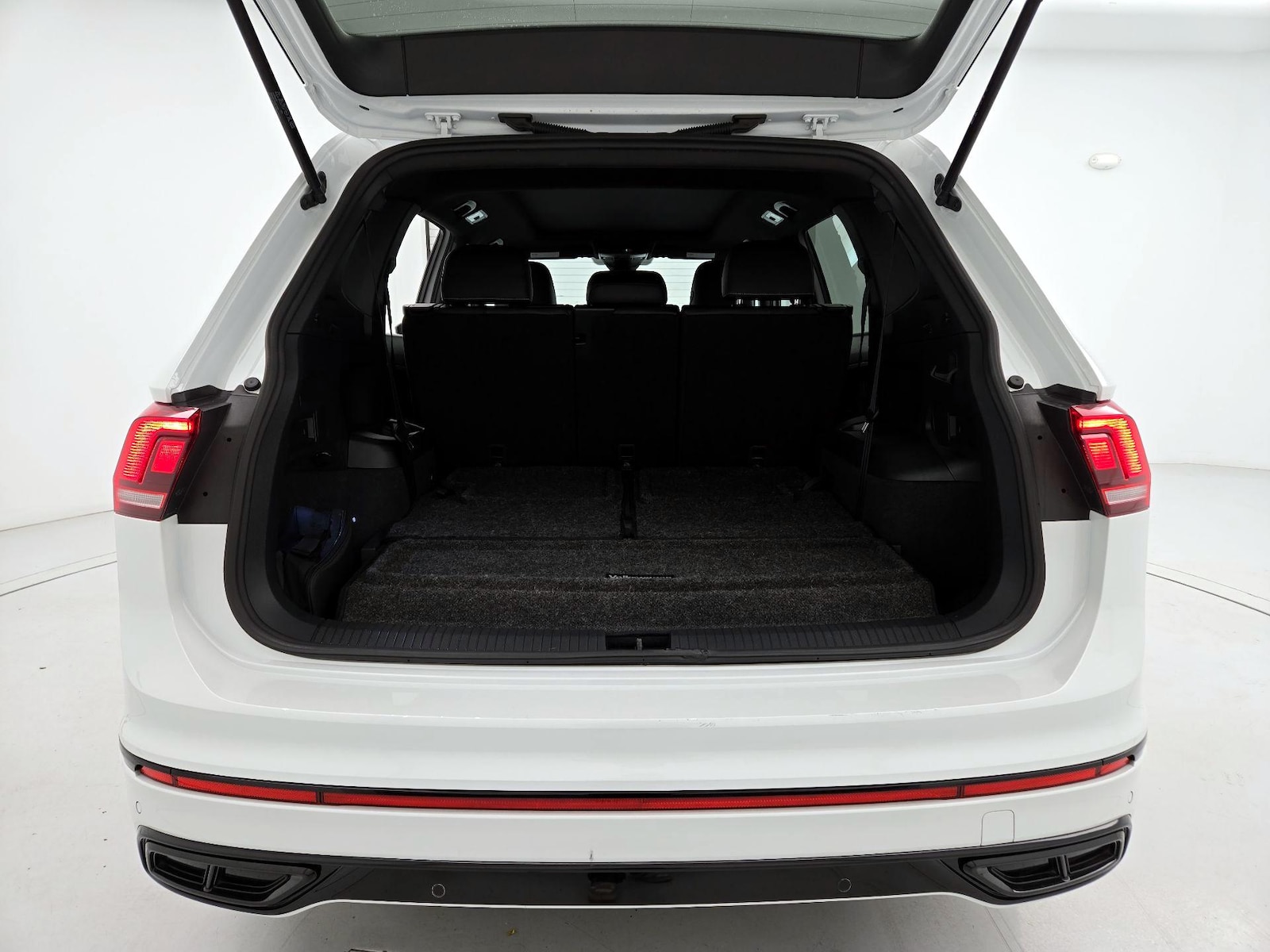 2023 Volkswagen Tiguan SE R-LINE BLACK - Photo 24