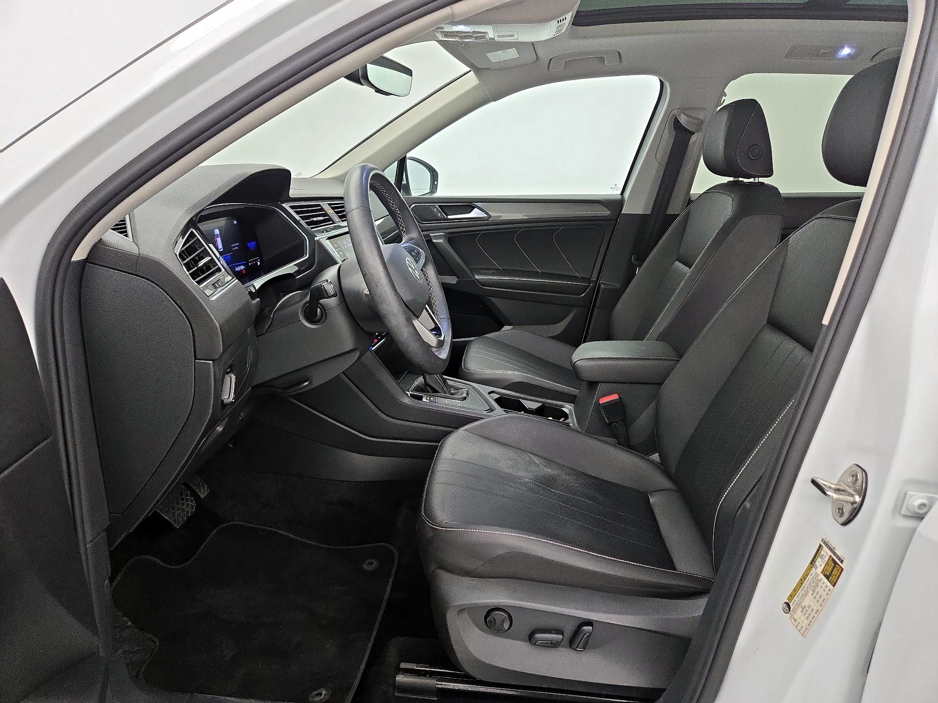 Thumbnail: 2023 Volkswagen Tiguan - 11