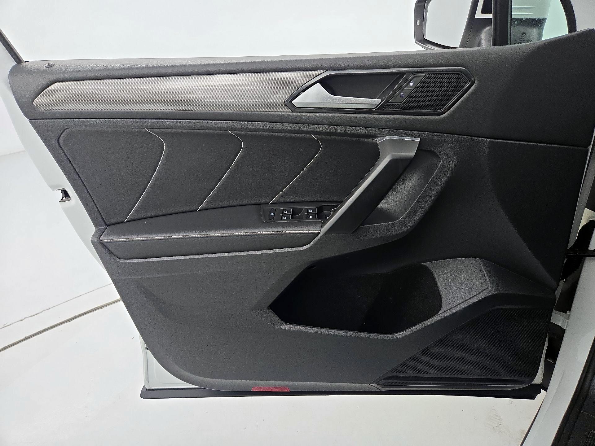 Thumbnail: 2023 Volkswagen Tiguan - 12