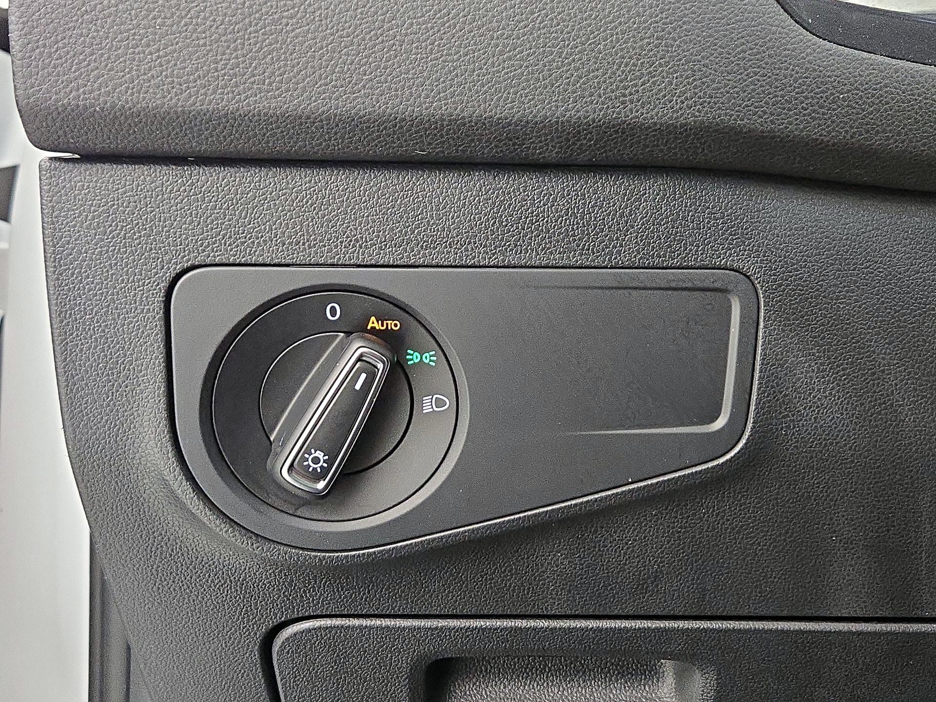 Thumbnail: 2023 Volkswagen Tiguan - 13