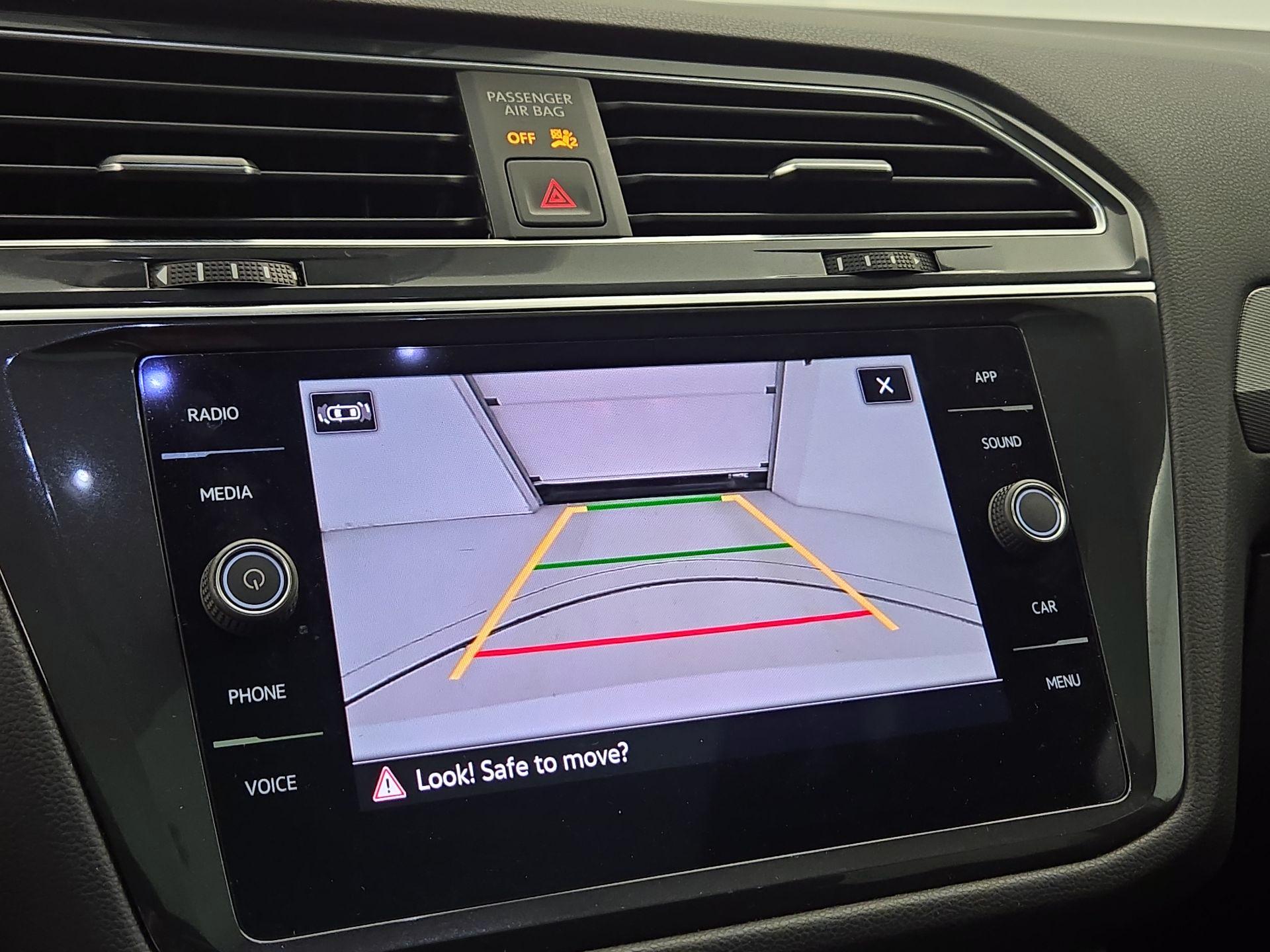 Thumbnail: 2023 Volkswagen Tiguan - 14