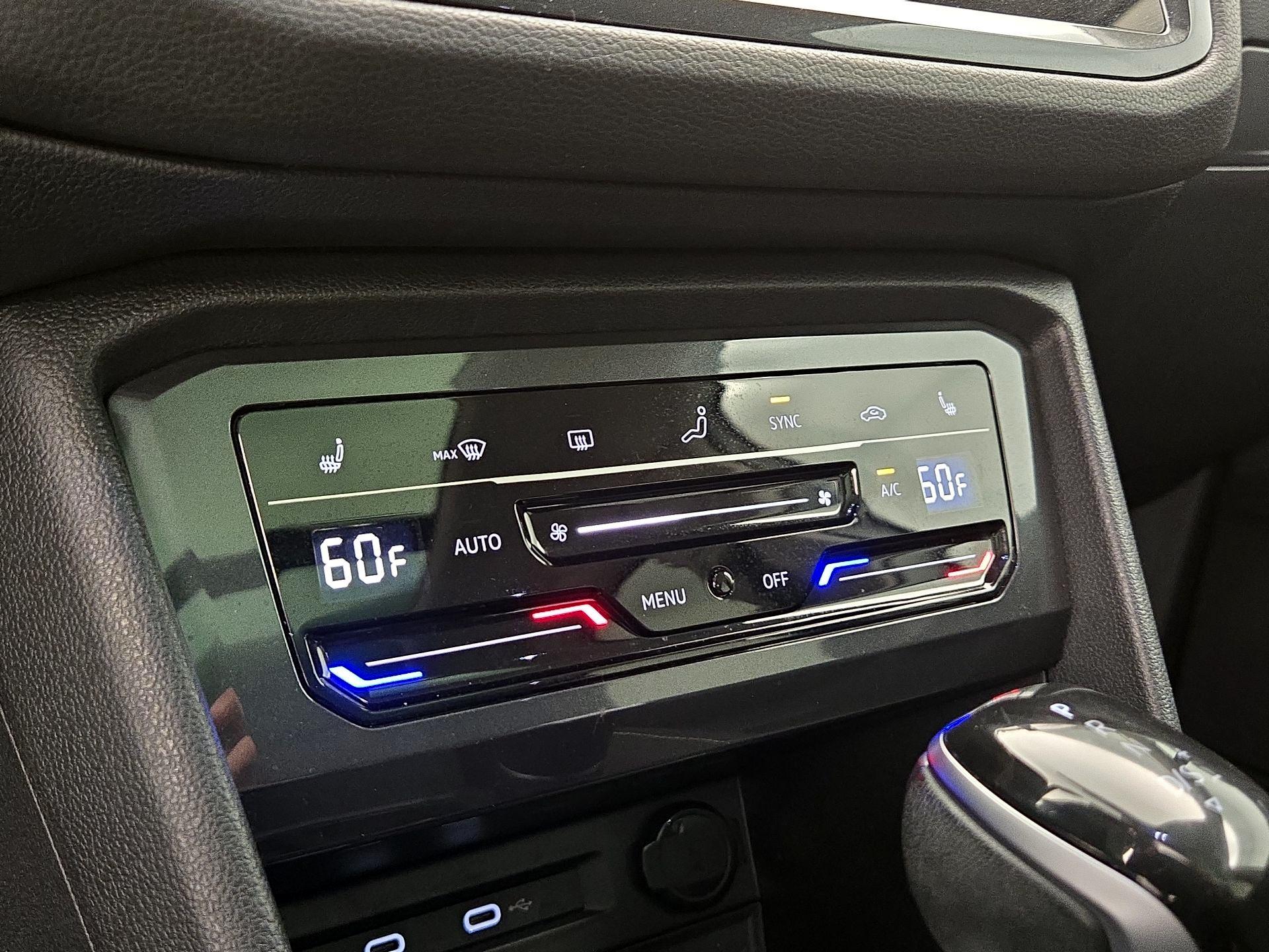 Thumbnail: 2023 Volkswagen Tiguan - 16