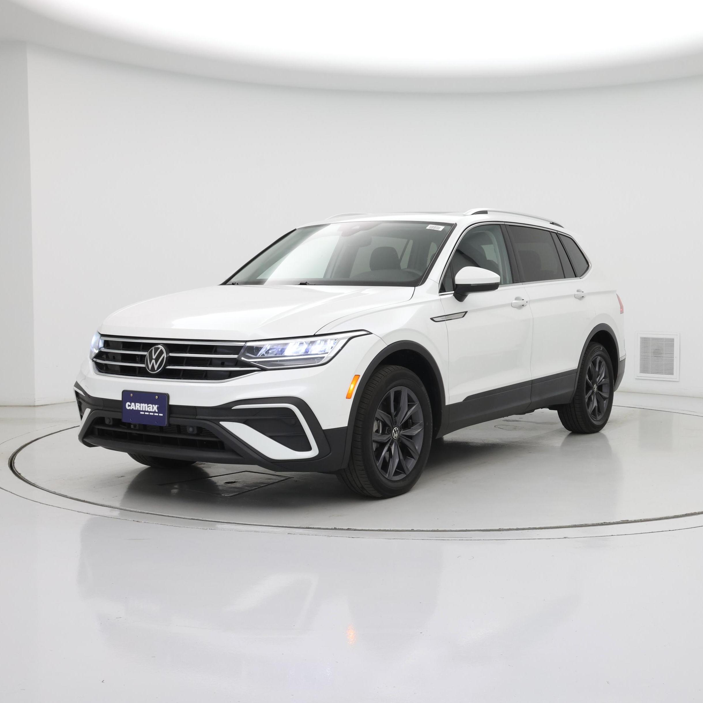 Thumbnail: 2023 Volkswagen Tiguan - 4