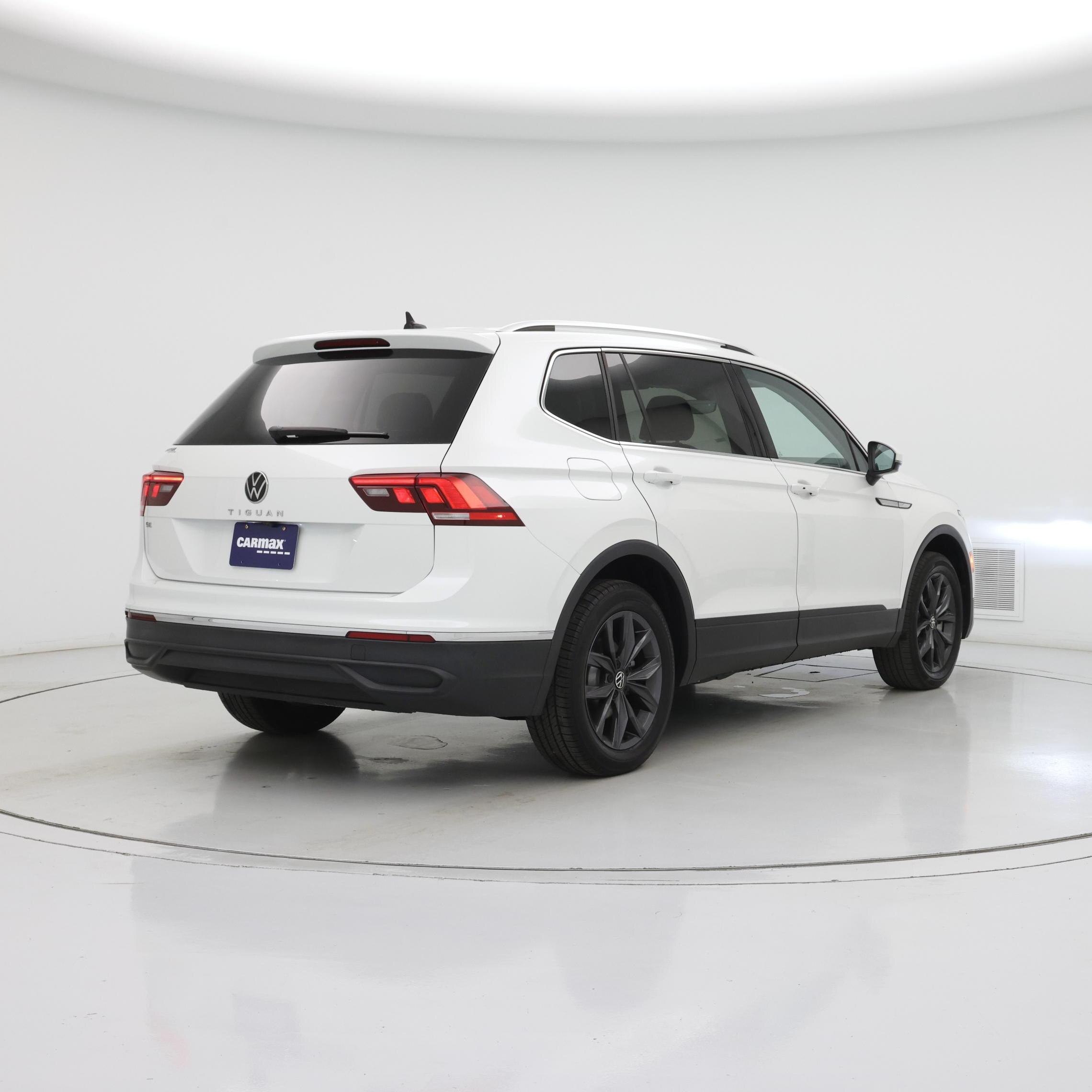 Thumbnail: 2023 Volkswagen Tiguan - 8