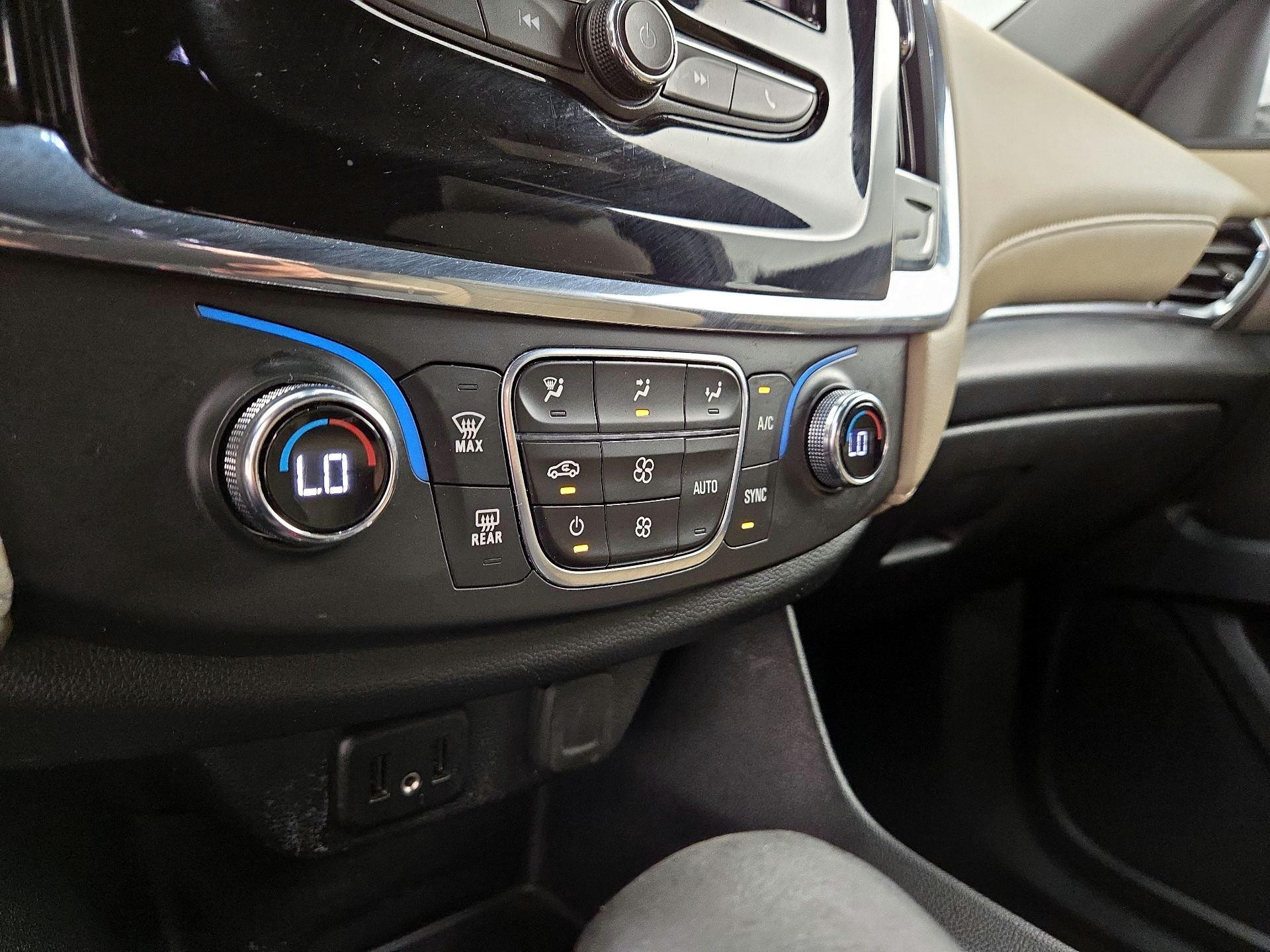 Thumbnail: 2023 Chevrolet Traverse - 16