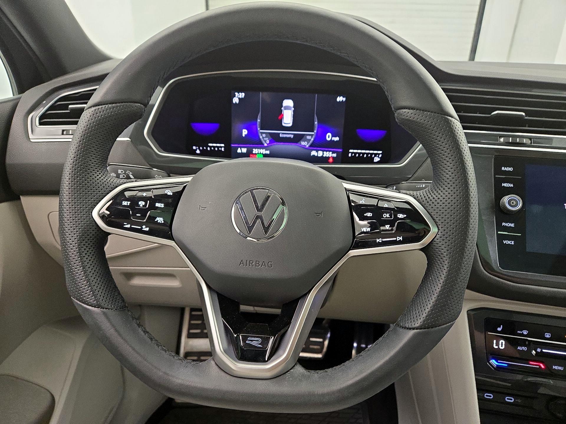 Thumbnail: 2022 Volkswagen Tiguan - 10