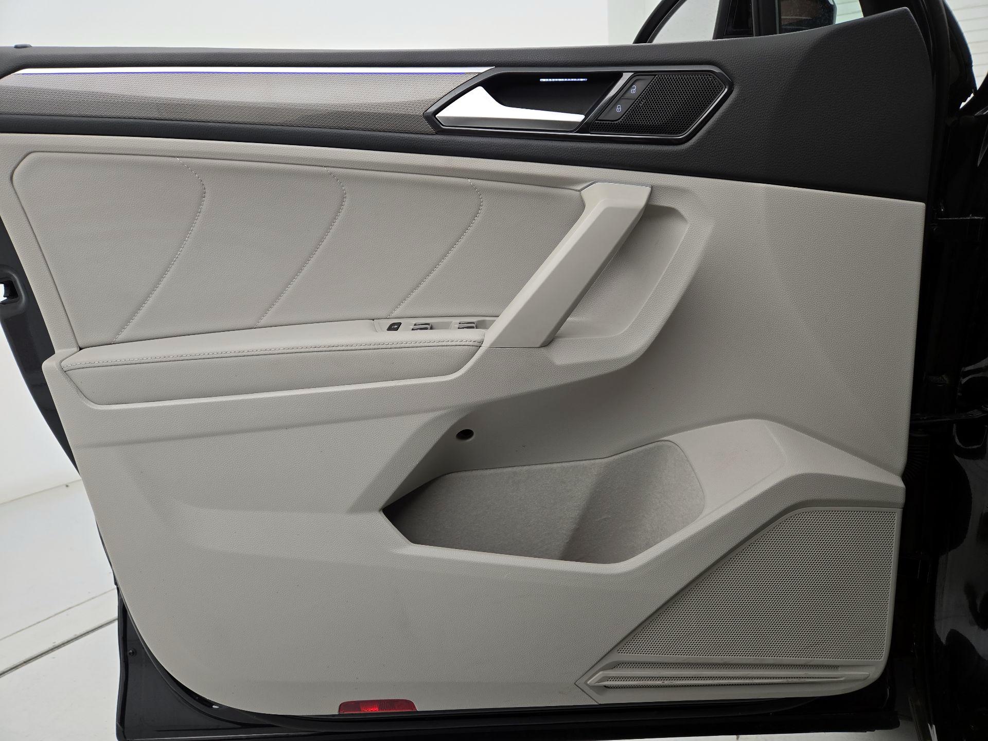 Thumbnail: 2022 Volkswagen Tiguan - 12