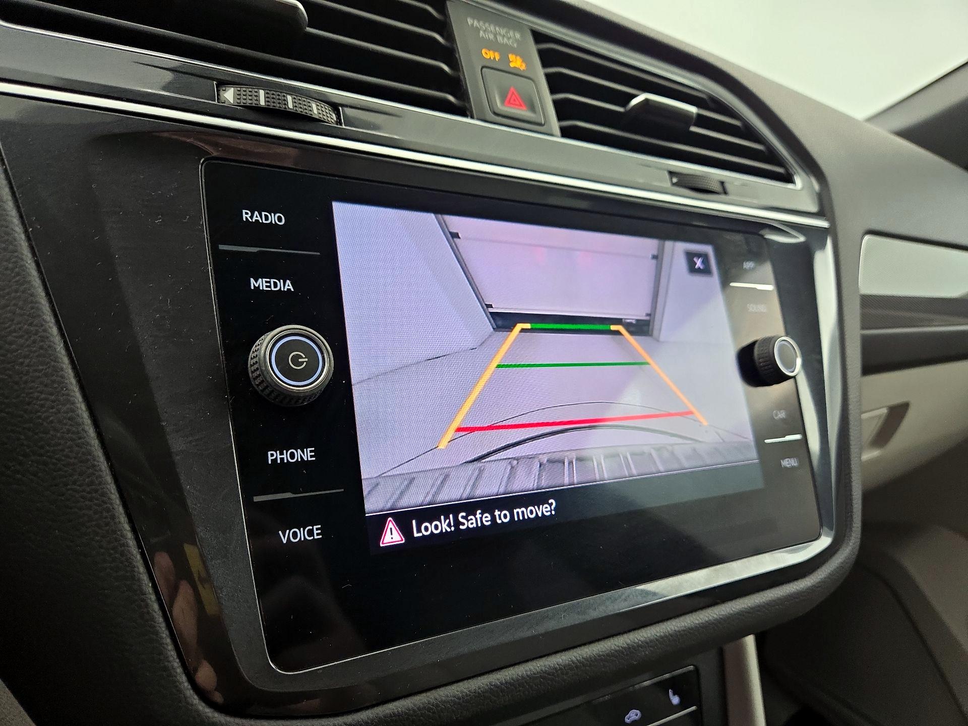 Thumbnail: 2022 Volkswagen Tiguan - 14