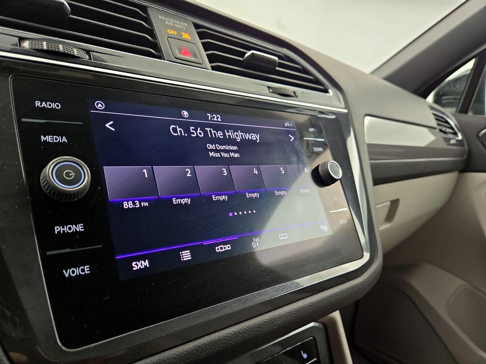 Thumbnail: 2022 Volkswagen Tiguan - 15