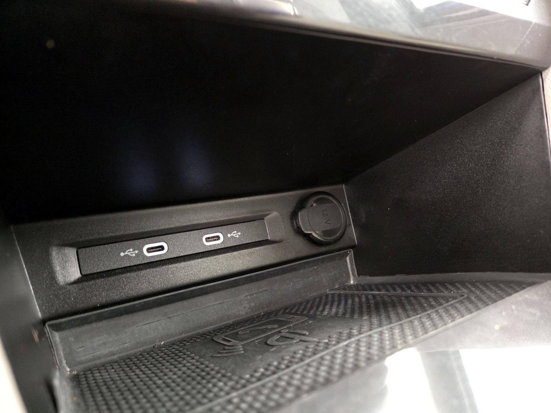 Thumbnail: 2022 Volkswagen Tiguan - 18