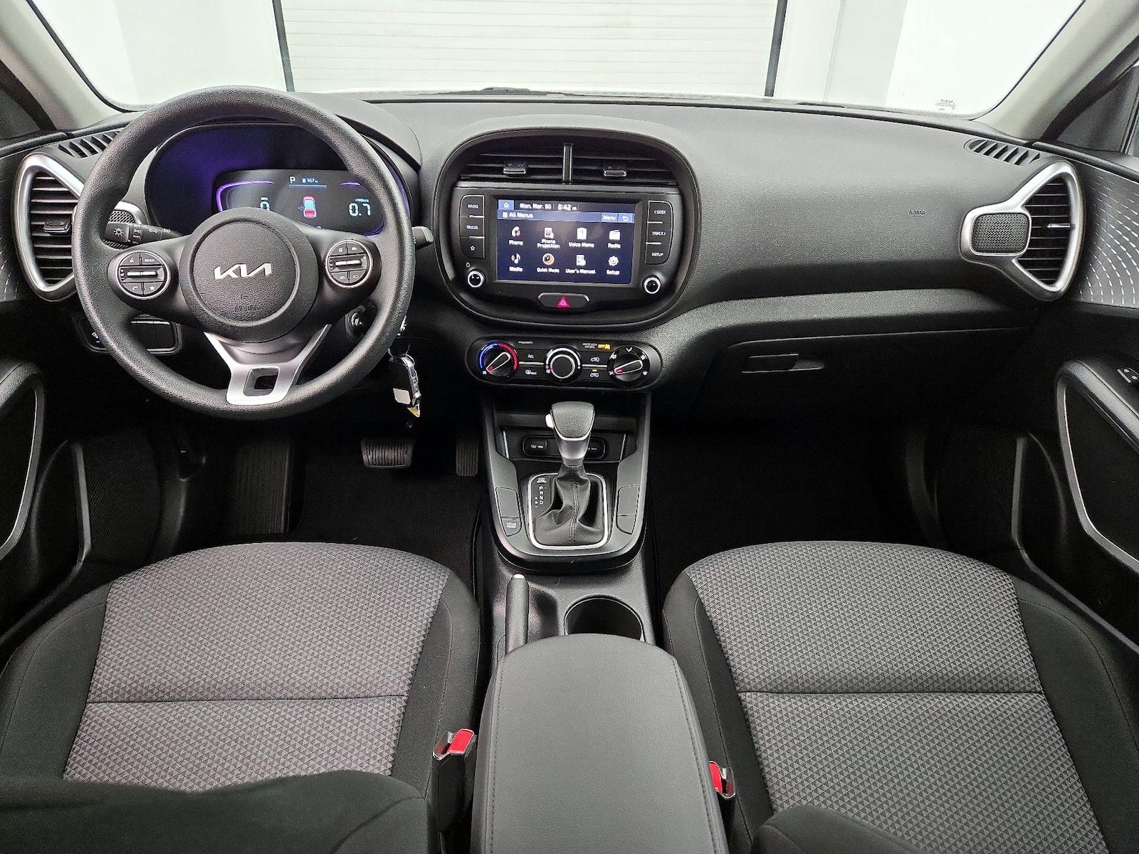 2025 Kia Soul LX - Photo 10
