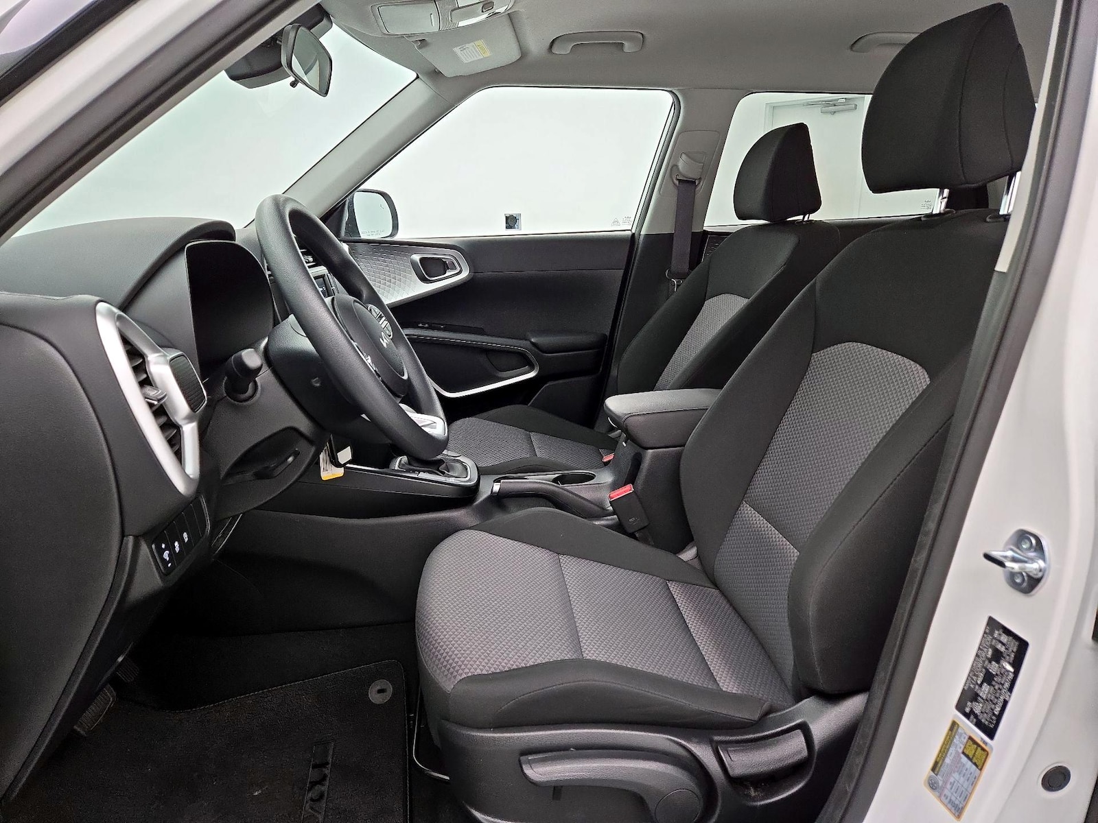 2025 Kia Soul LX - Photo 12