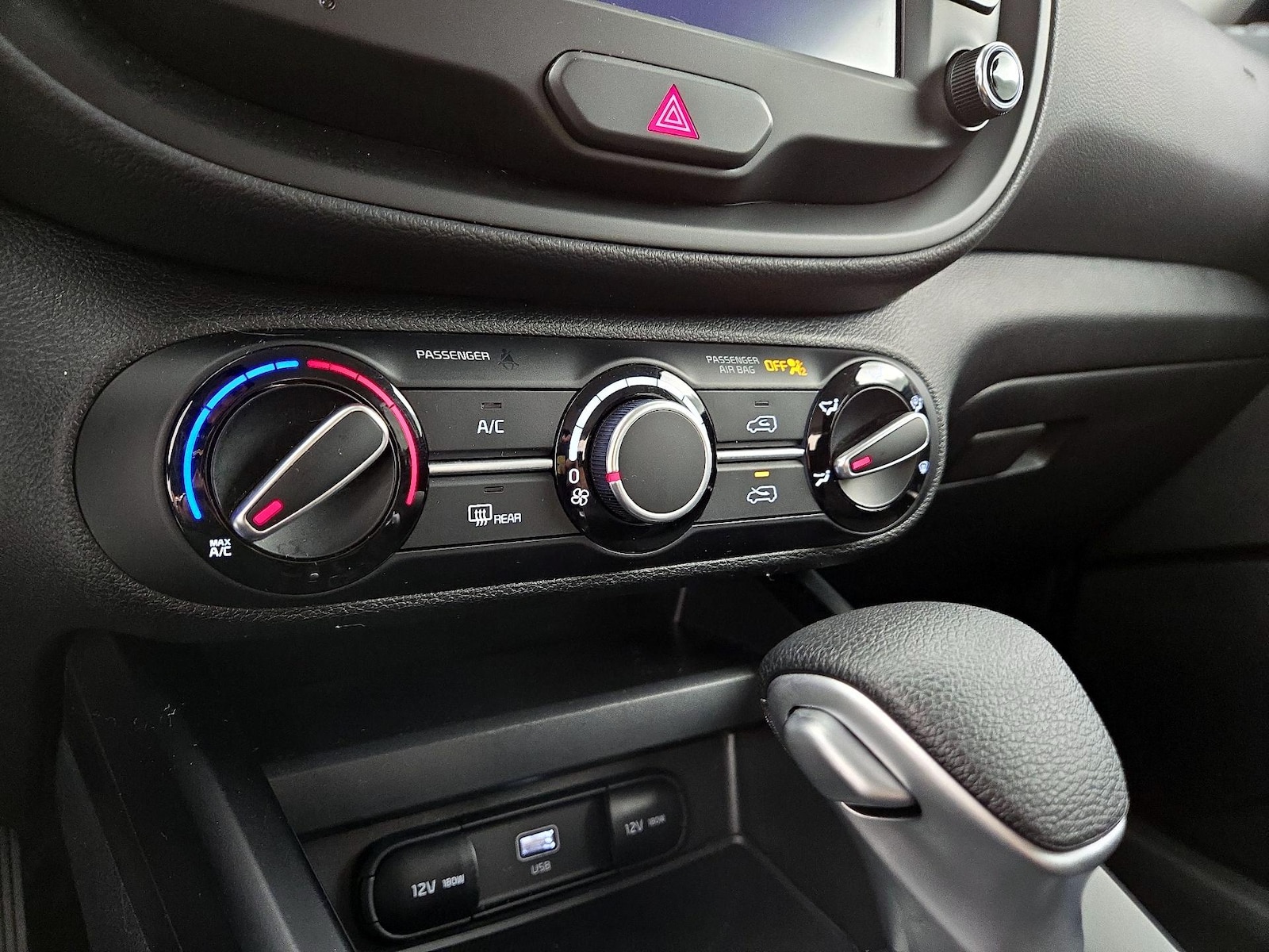 2025 Kia Soul LX - Photo 17