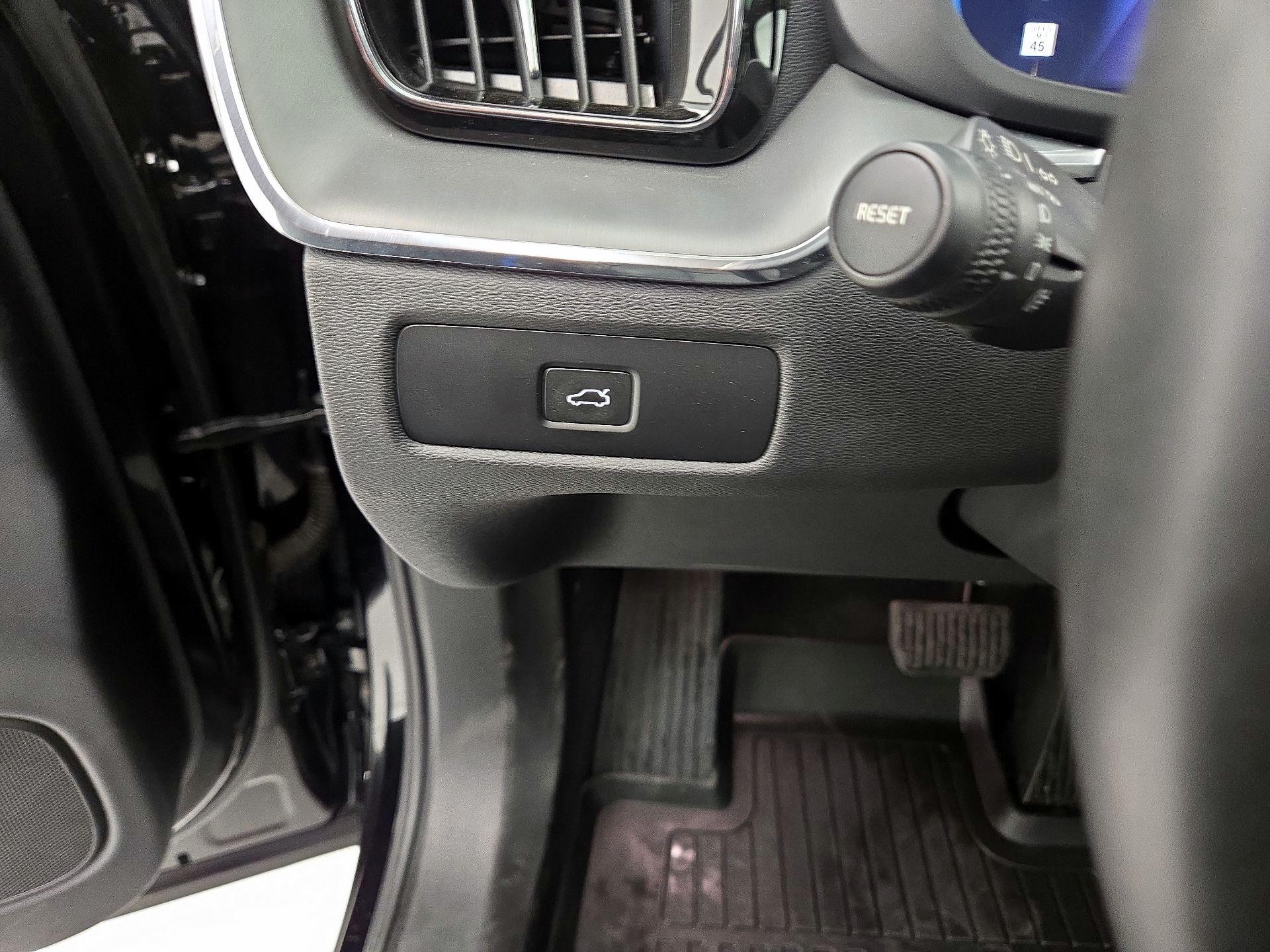 Thumbnail: 2024 Volvo XC60 - 13
