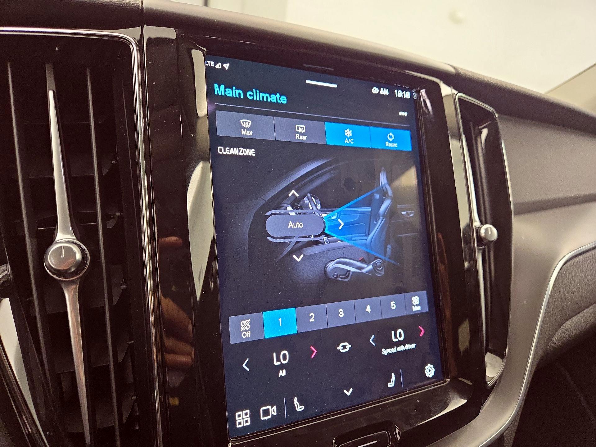 Thumbnail: 2024 Volvo XC60 - 16