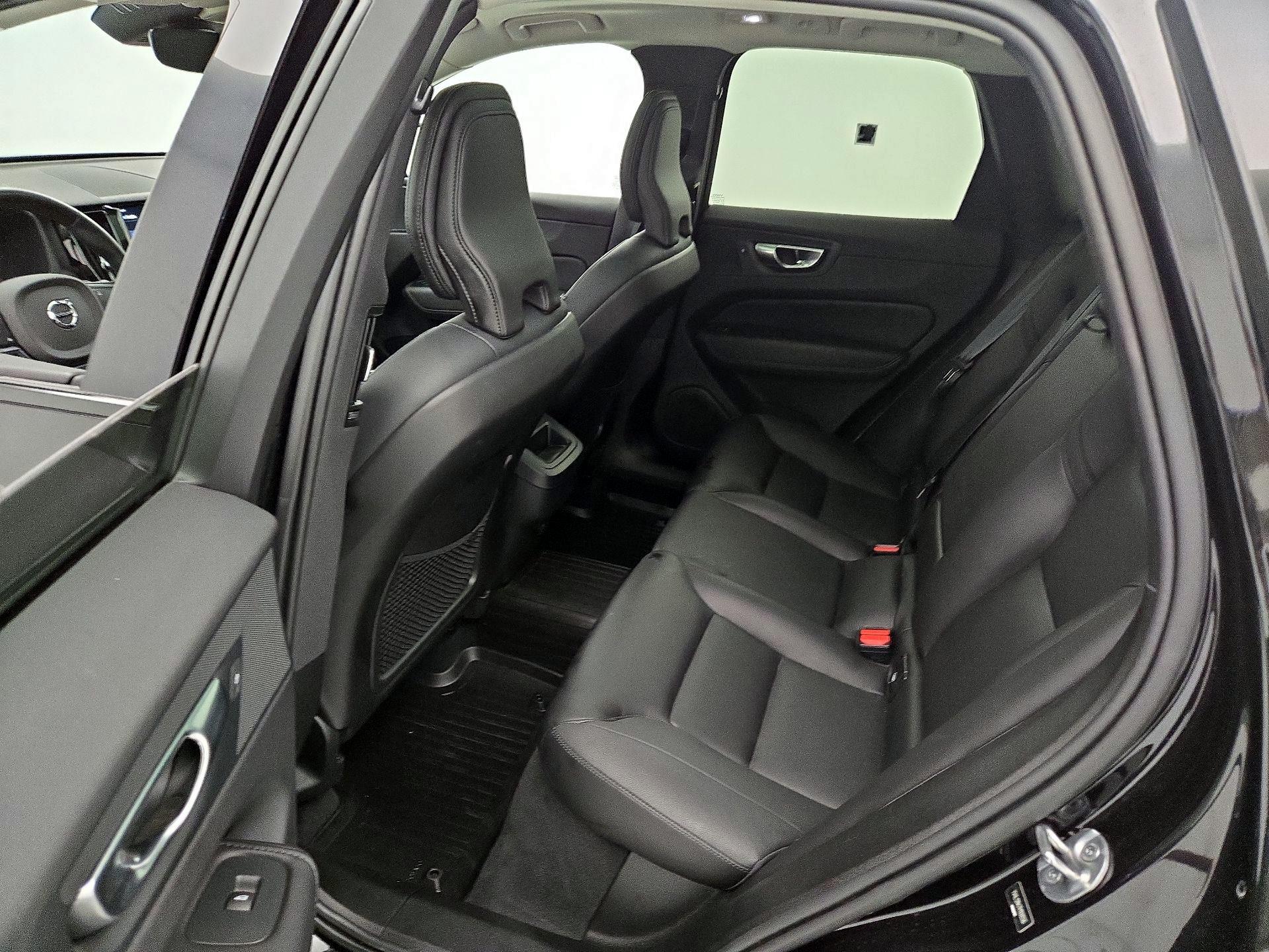 Thumbnail: 2024 Volvo XC60 - 20