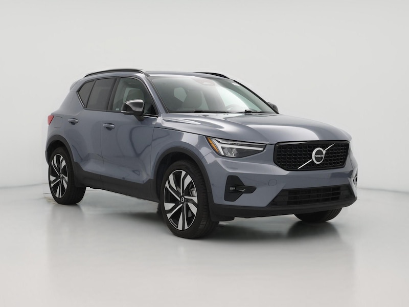 2023 Volvo XC40 B5 Plus Dark Theme