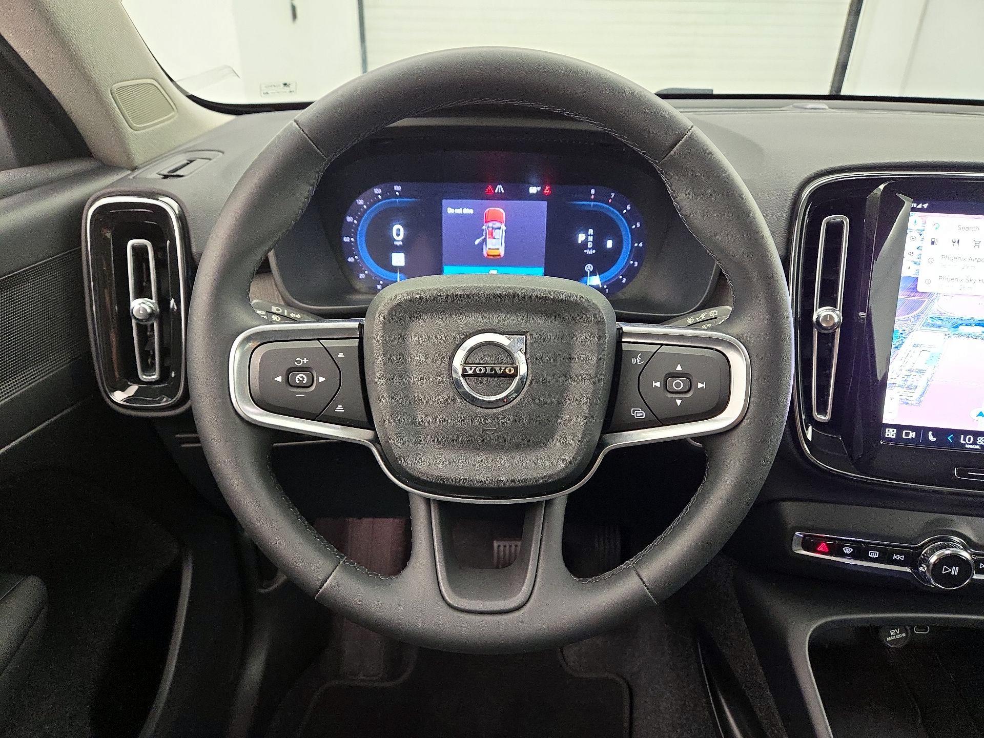 Thumbnail: 2025 Volvo XC40 - 10