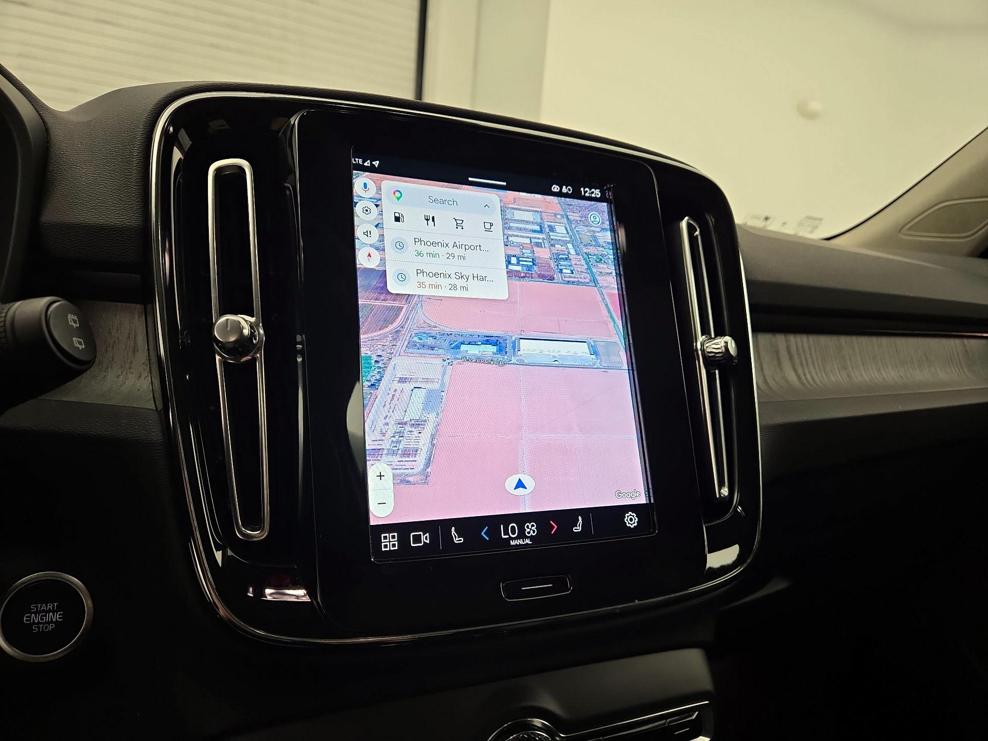 Thumbnail: 2025 Volvo XC40 - 14