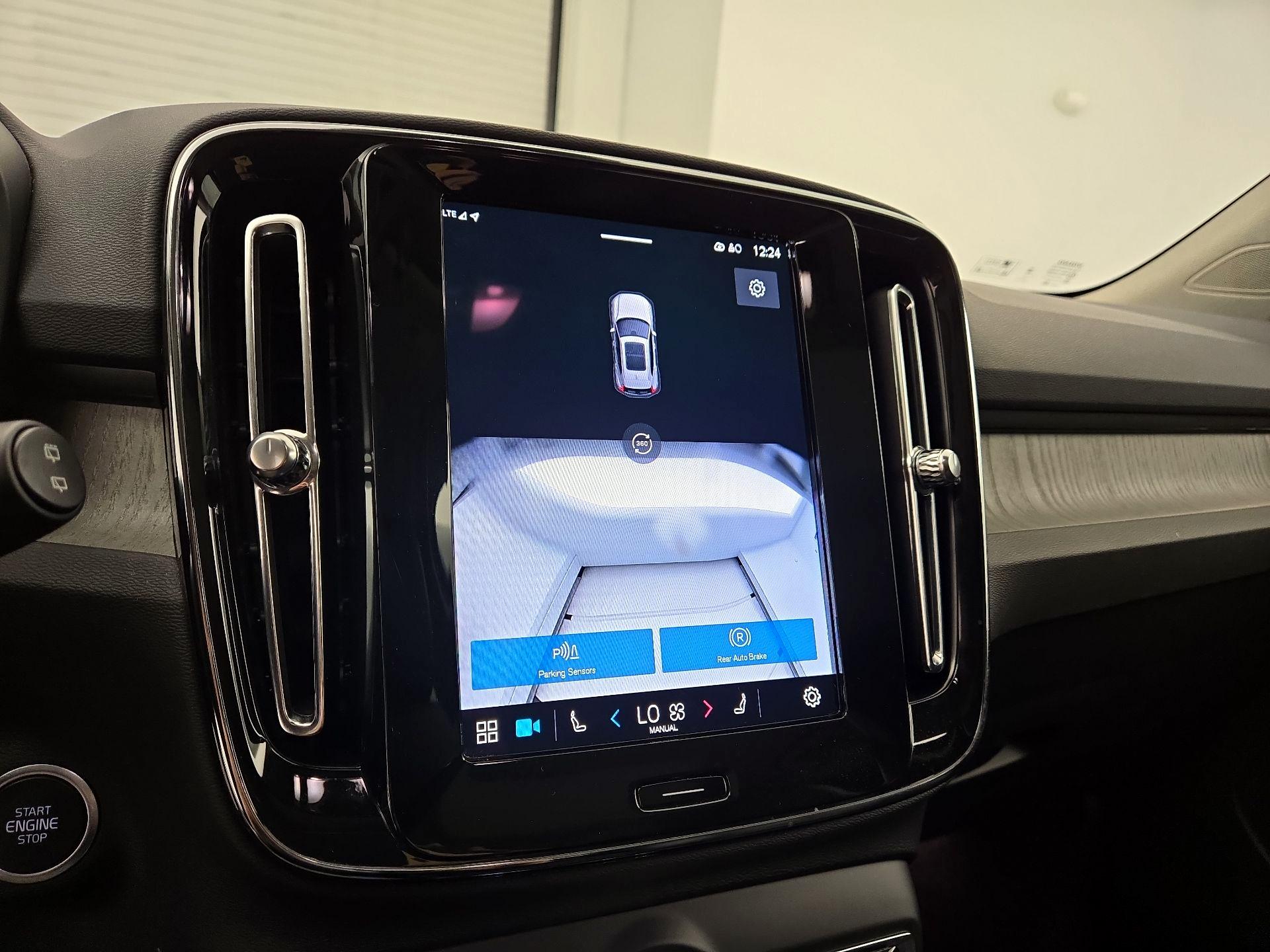 Thumbnail: 2025 Volvo XC40 - 15