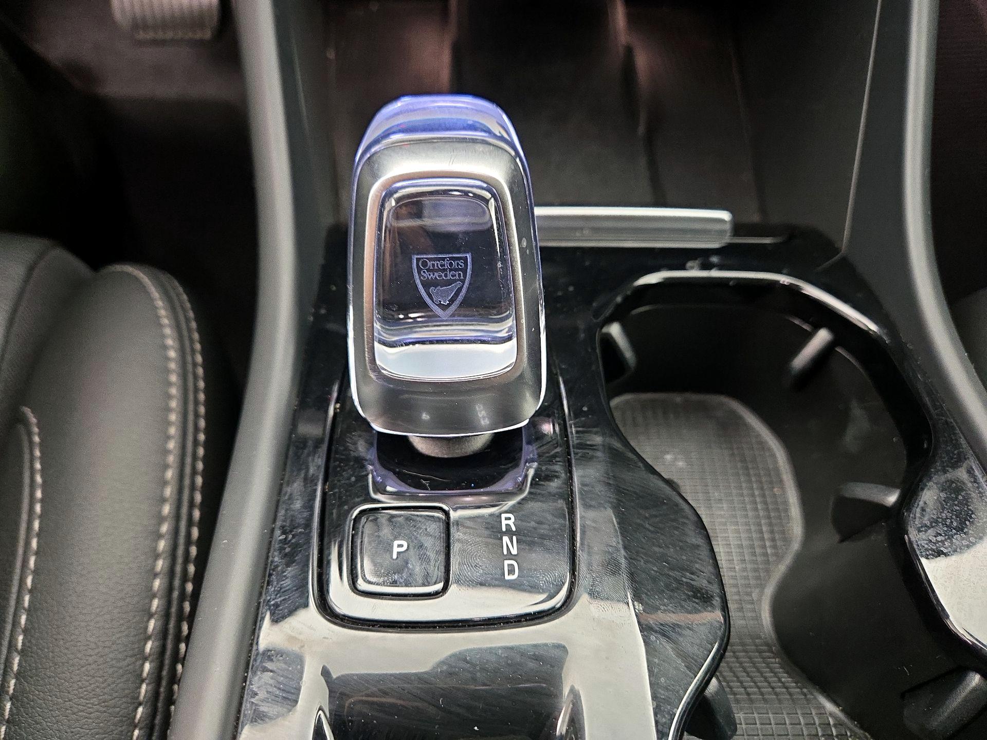 Thumbnail: 2025 Volvo XC40 - 18