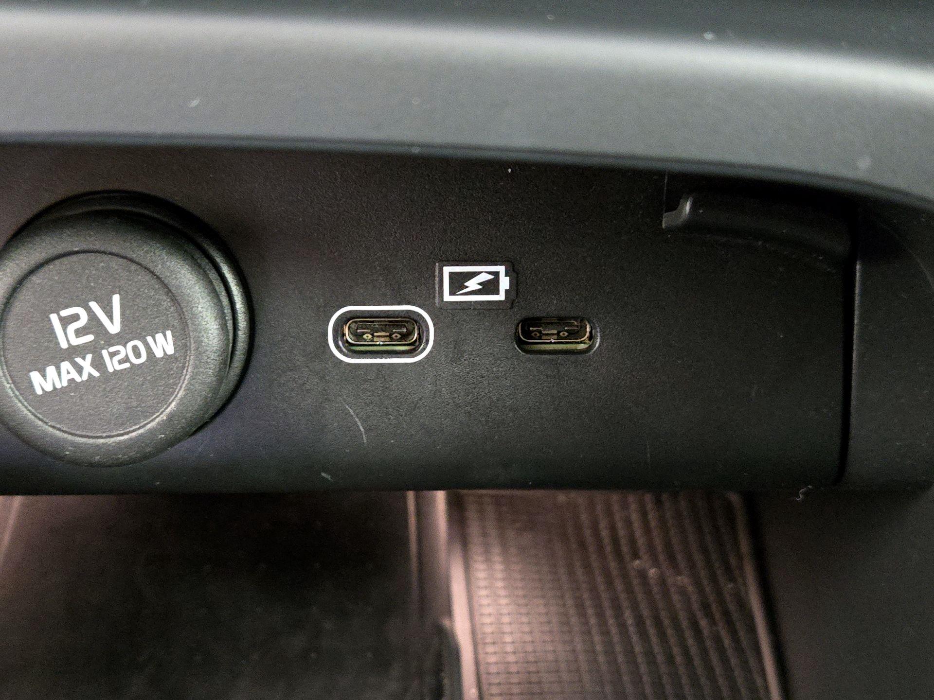 Thumbnail: 2025 Volvo XC40 - 19