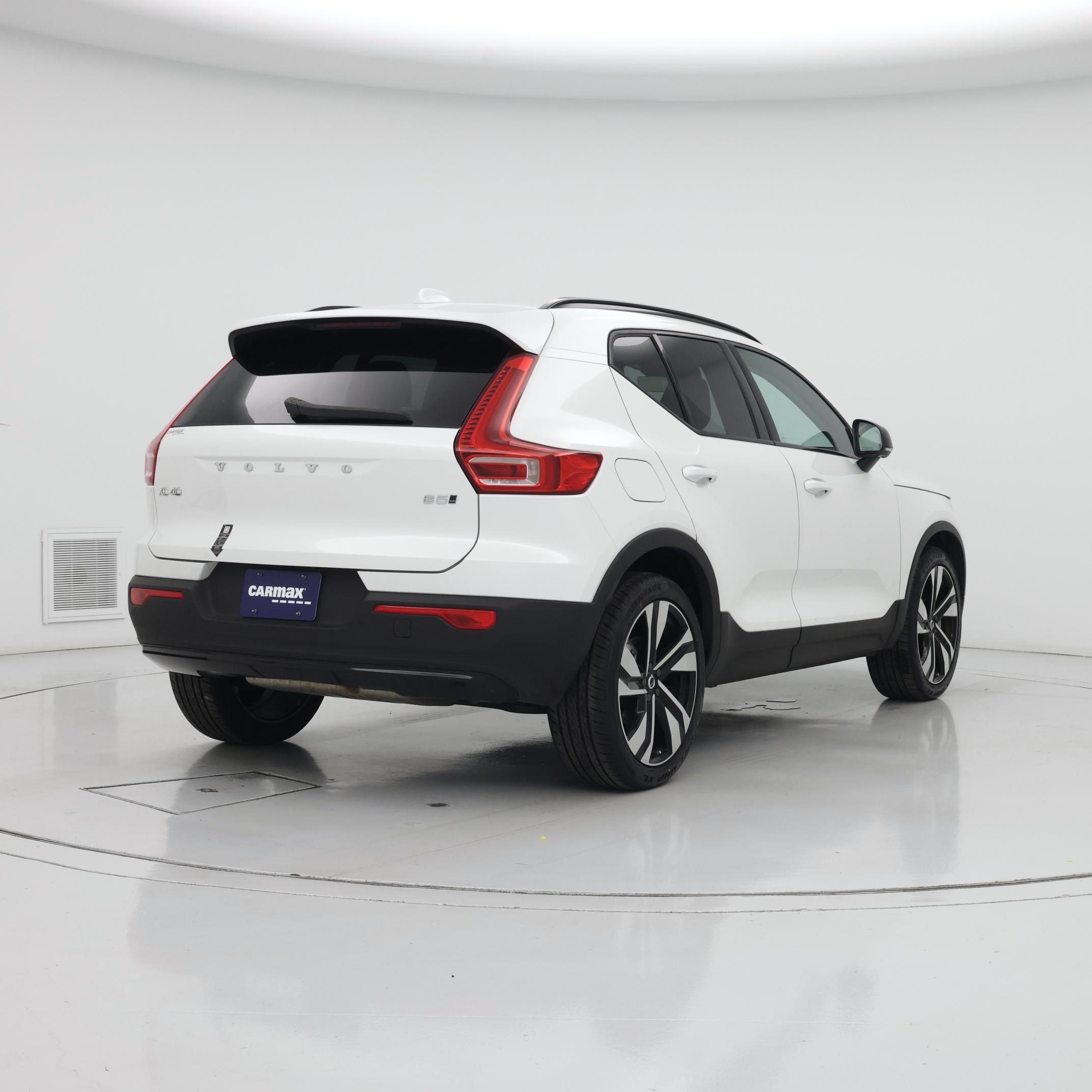 Thumbnail: 2025 Volvo XC40 - 8