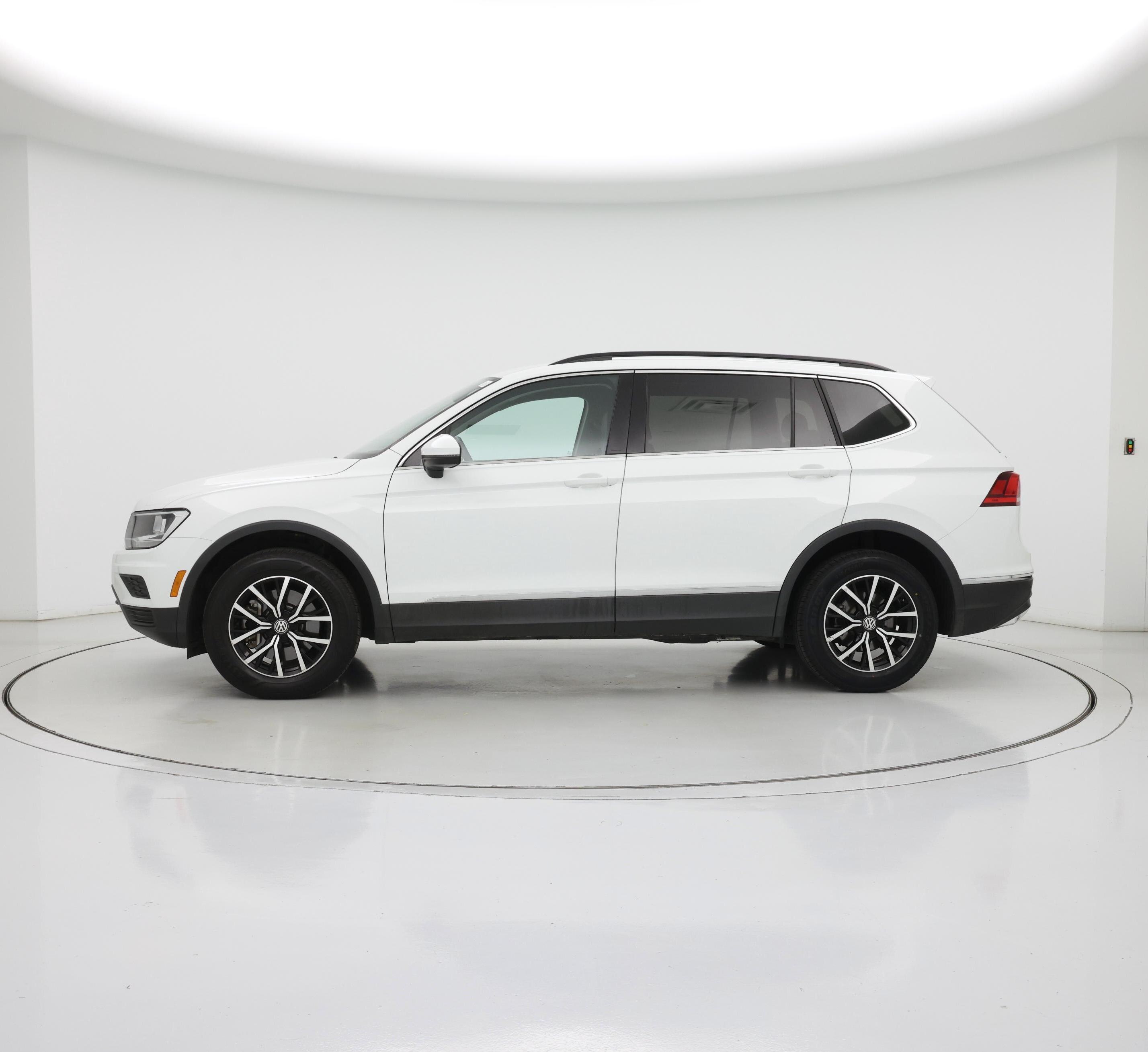 Thumbnail: 2021 Volkswagen Tiguan - 3