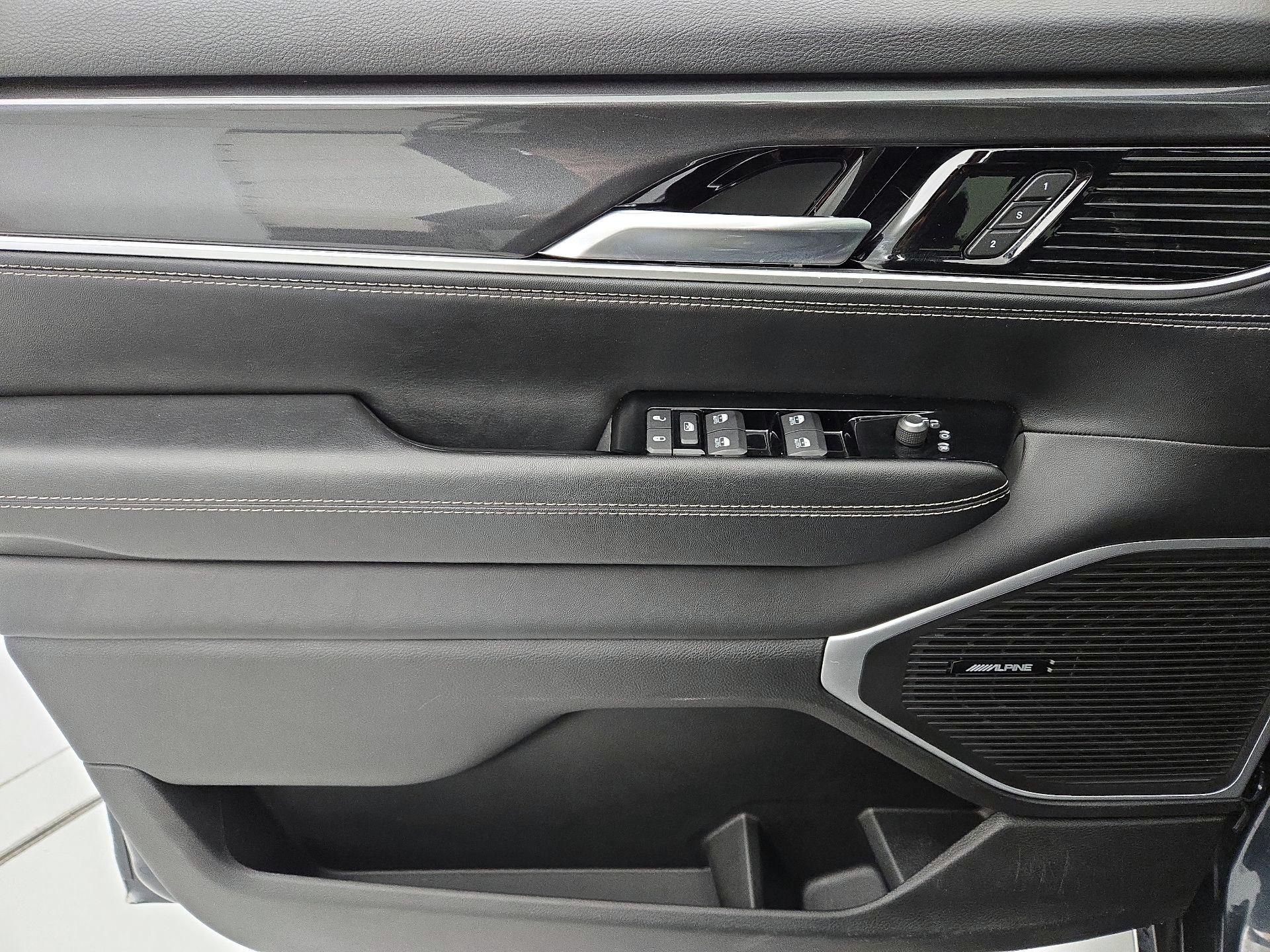 Thumbnail: 2022 Jeep Wagoneer - 12