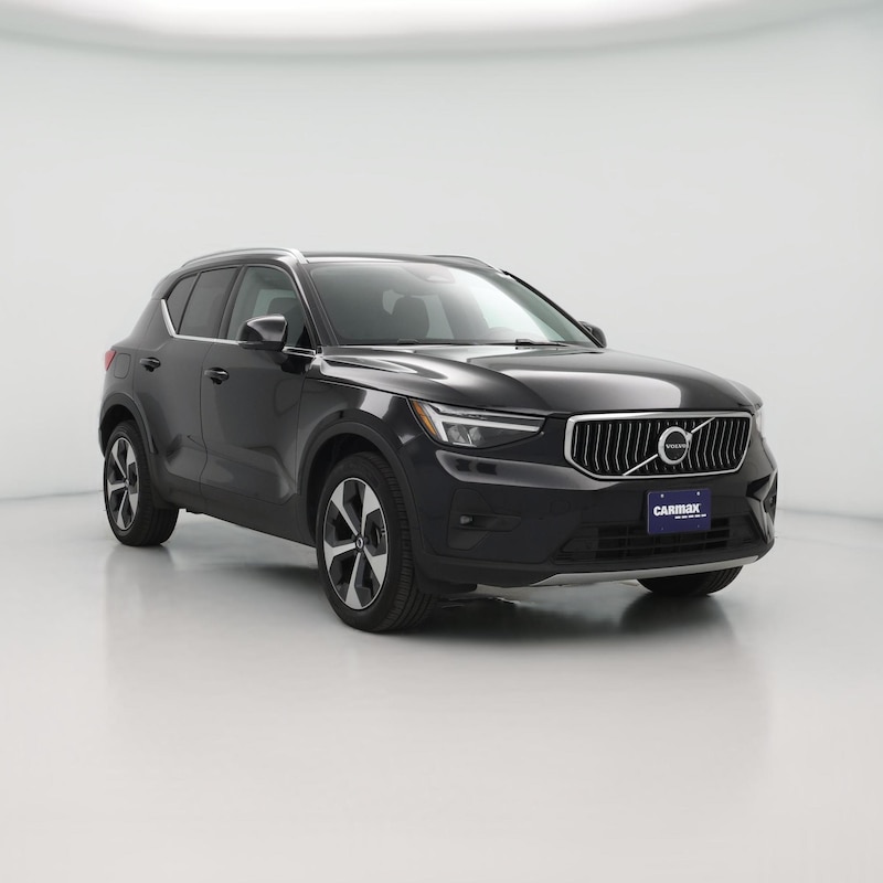 2025 Volvo XC40 B5 Plus Bright Theme