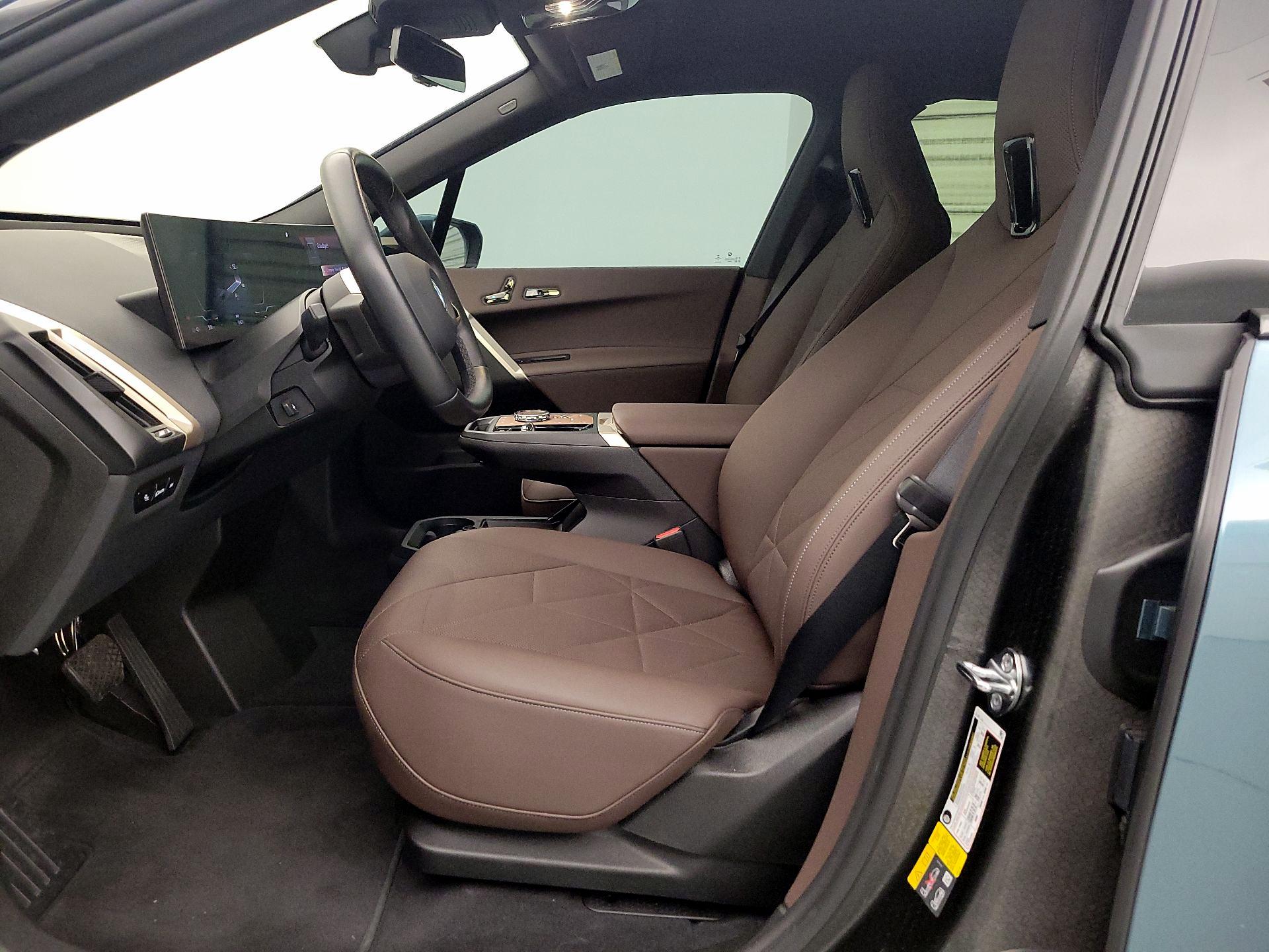 Thumbnail: 2023 BMW iX - 11