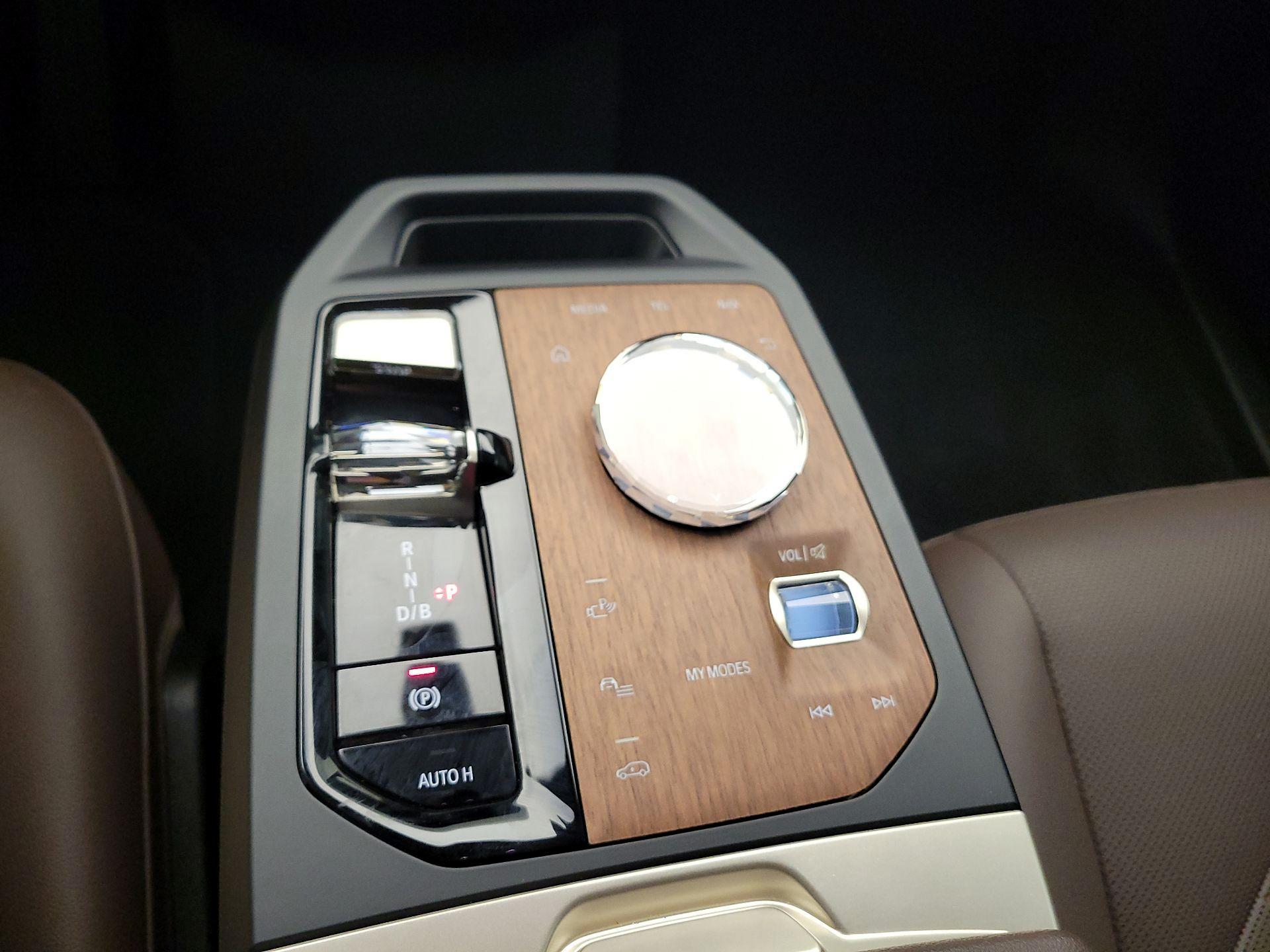 Thumbnail: 2023 BMW iX - 18