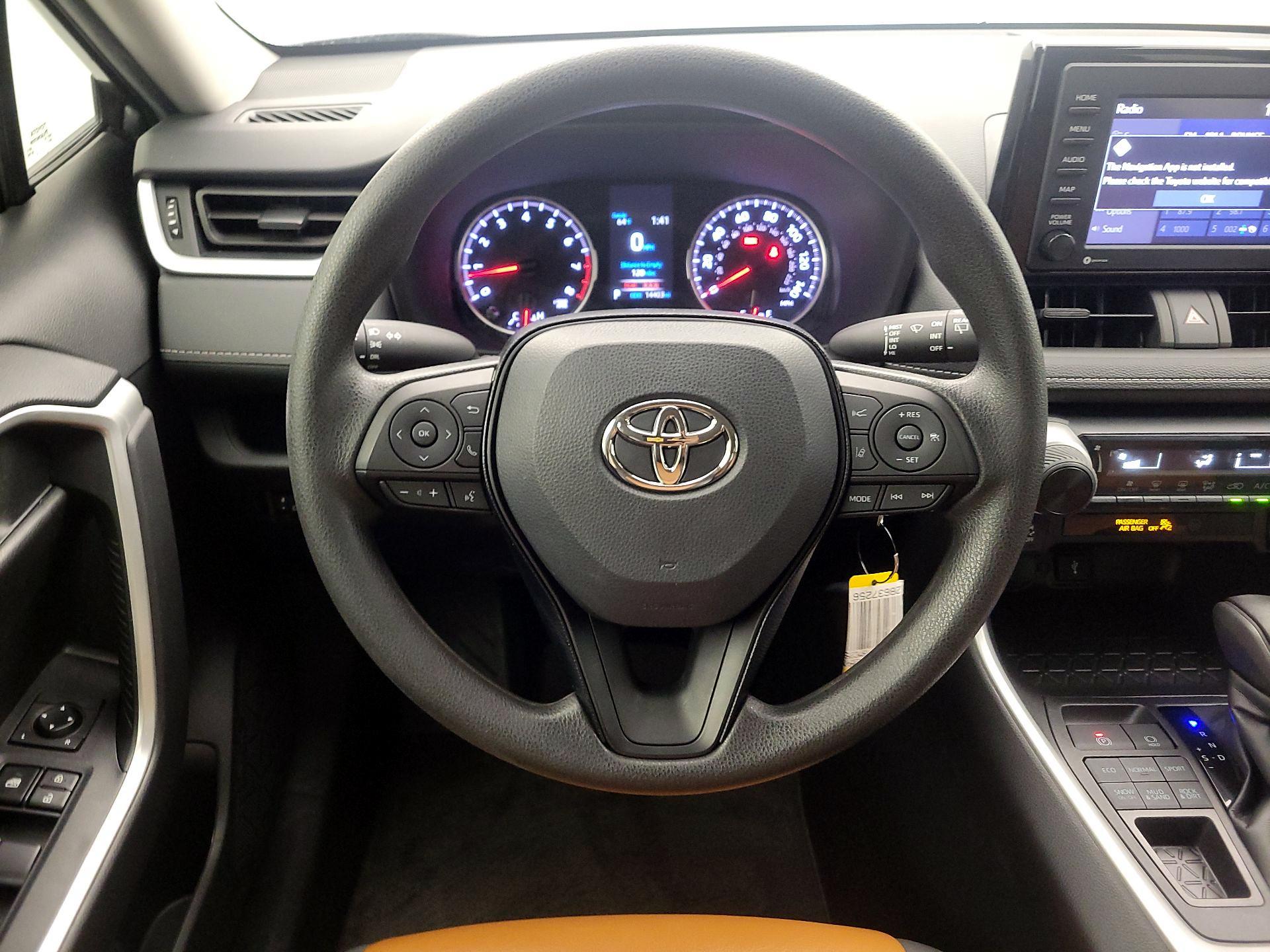 Thumbnail: 2021 Toyota RAV4 - 10