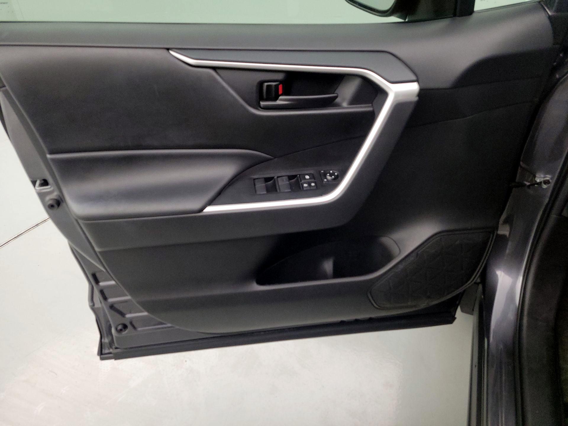 Thumbnail: 2021 Toyota RAV4 - 12