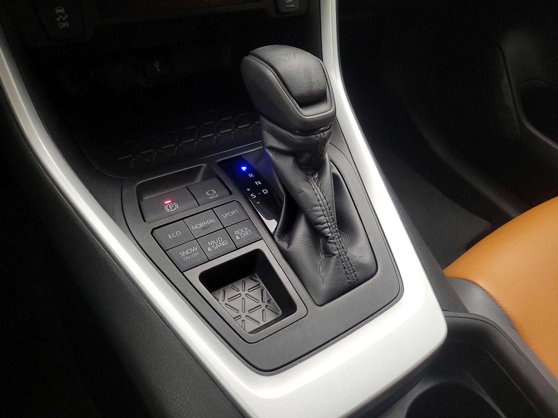 Thumbnail: 2021 Toyota RAV4 - 17