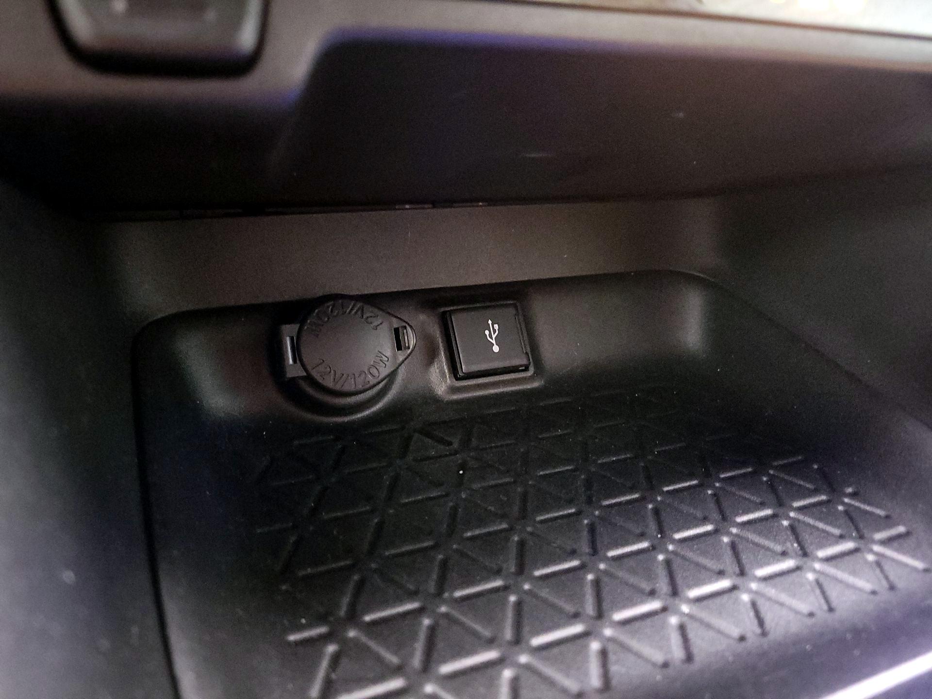 Thumbnail: 2021 Toyota RAV4 - 18