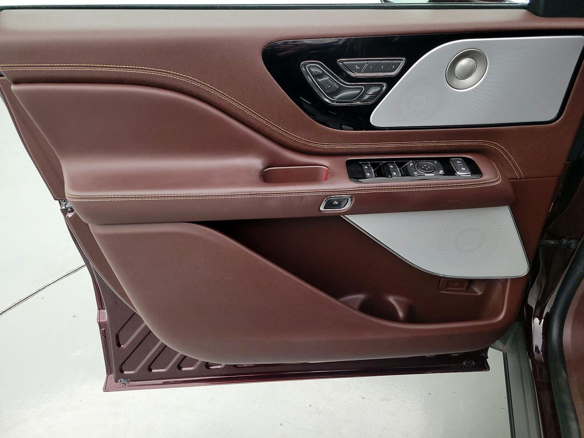 Thumbnail: 2022 Lincoln Aviator - 12