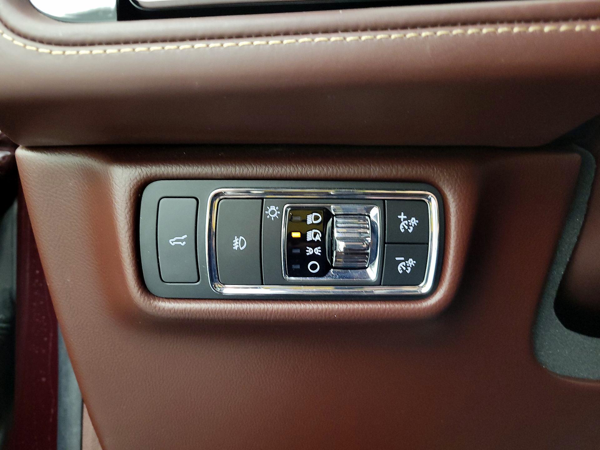 Thumbnail: 2022 Lincoln Aviator - 13