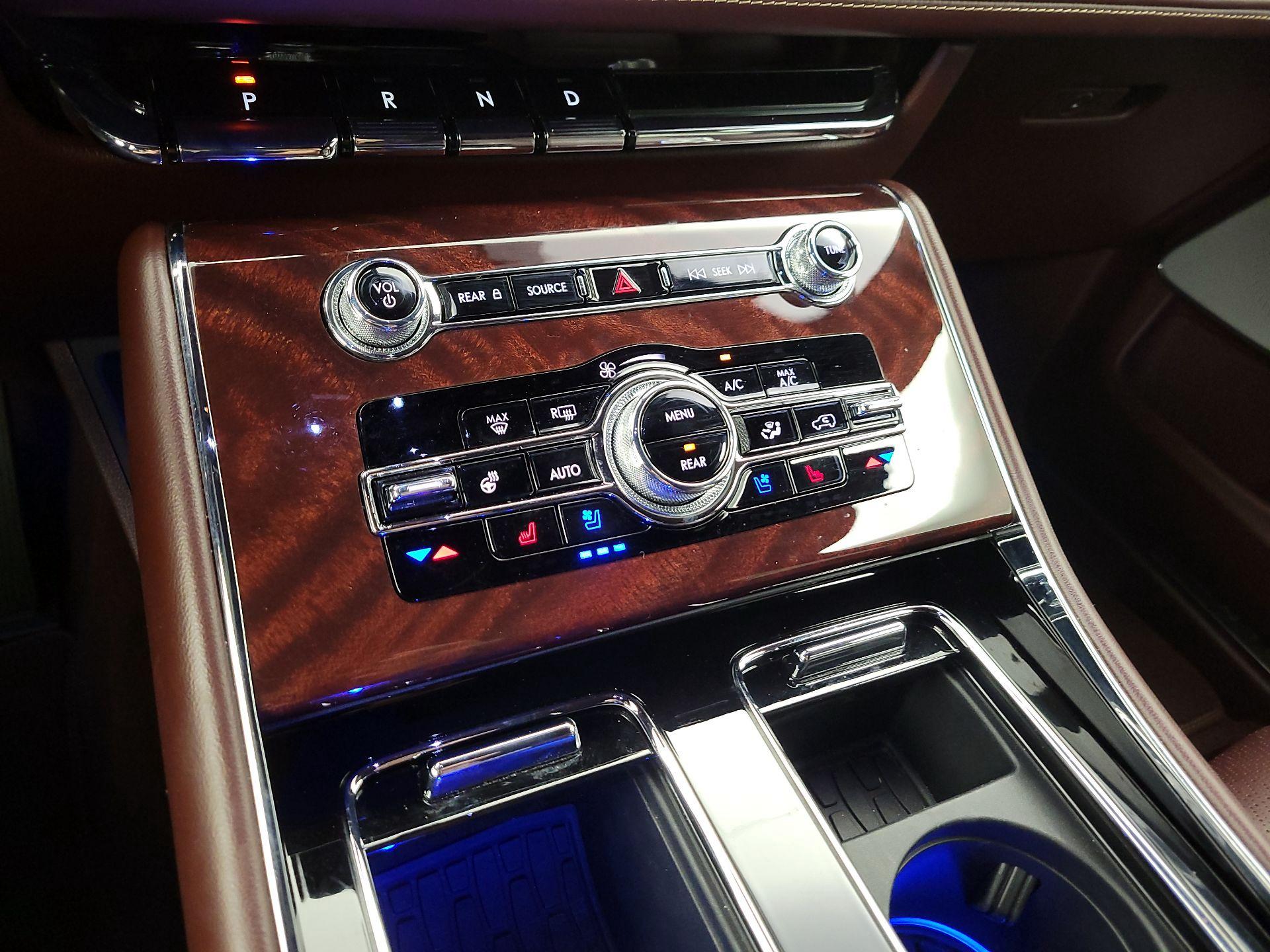 Thumbnail: 2022 Lincoln Aviator - 17