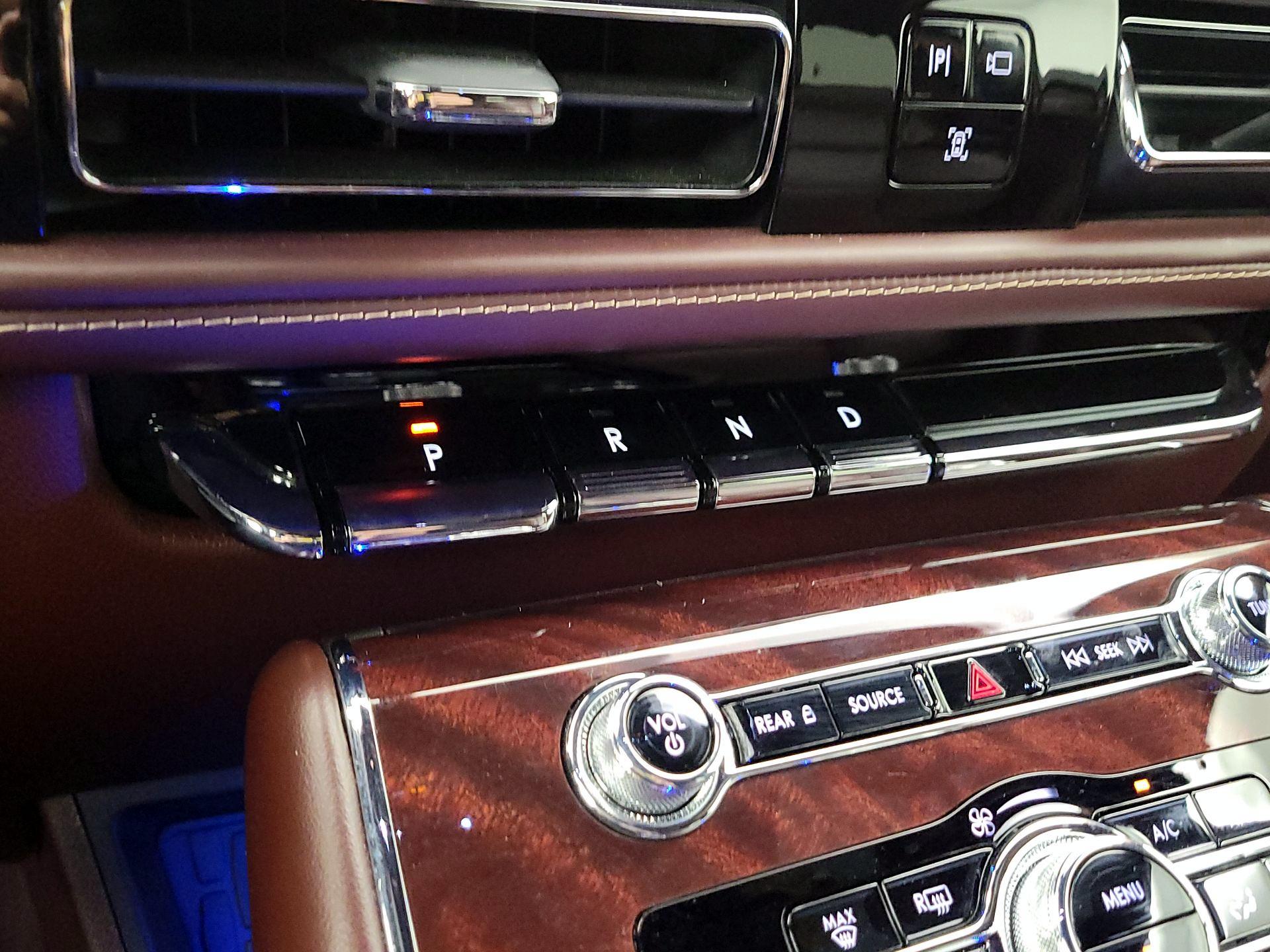 Thumbnail: 2022 Lincoln Aviator - 18