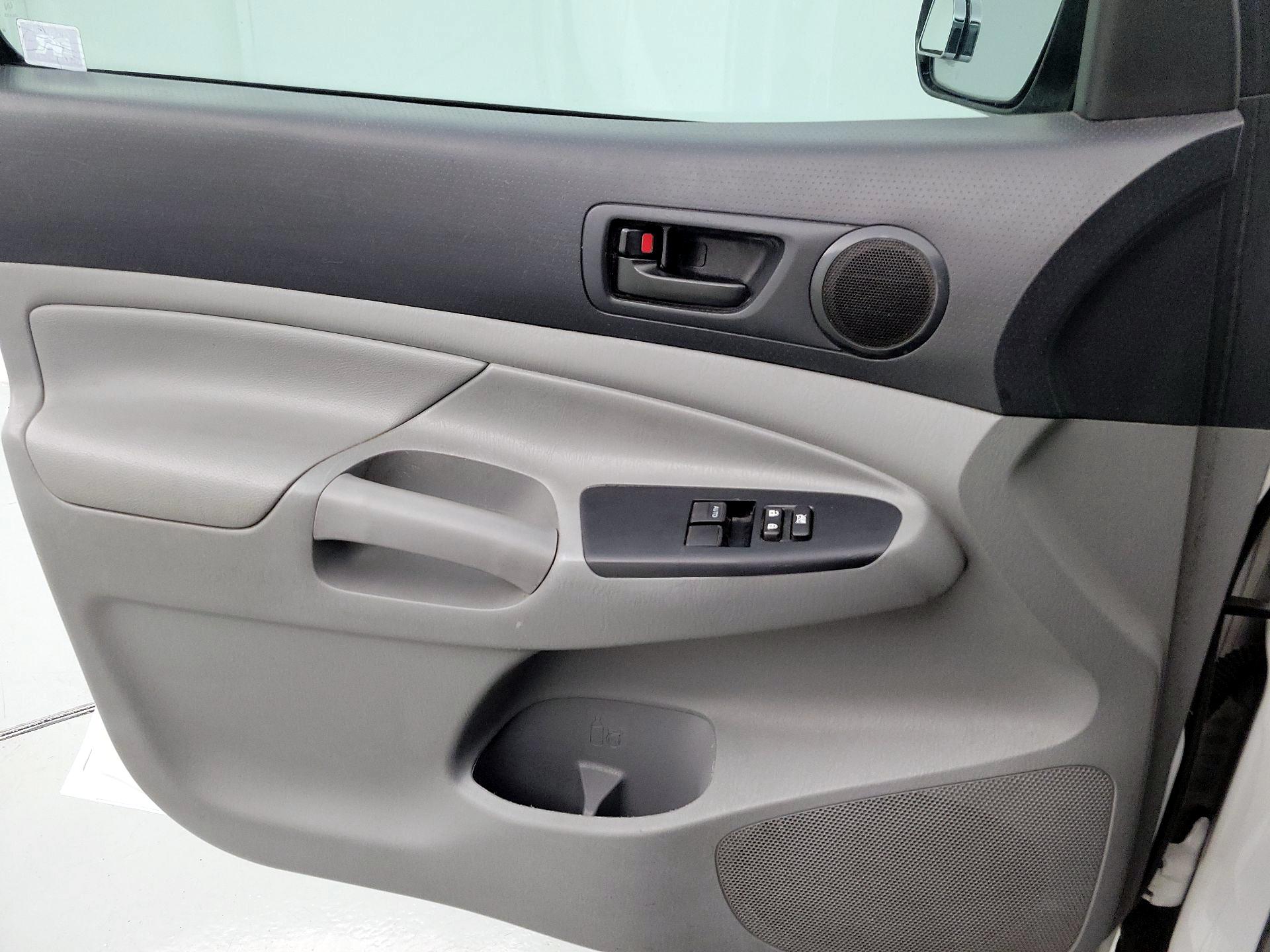 Thumbnail: 2015 Toyota Tacoma - 12